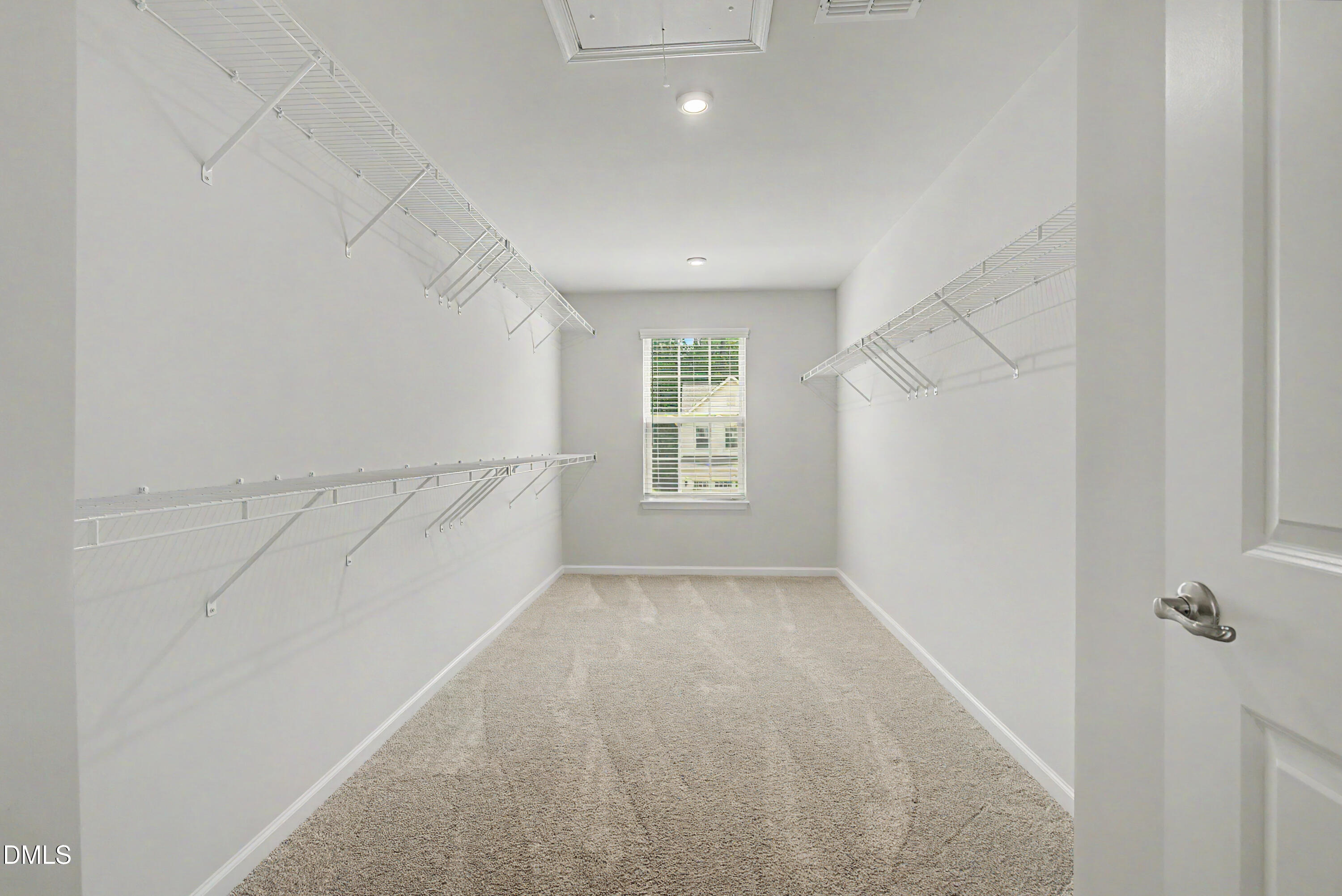 1621 Crimson Leaf Property Photo 35