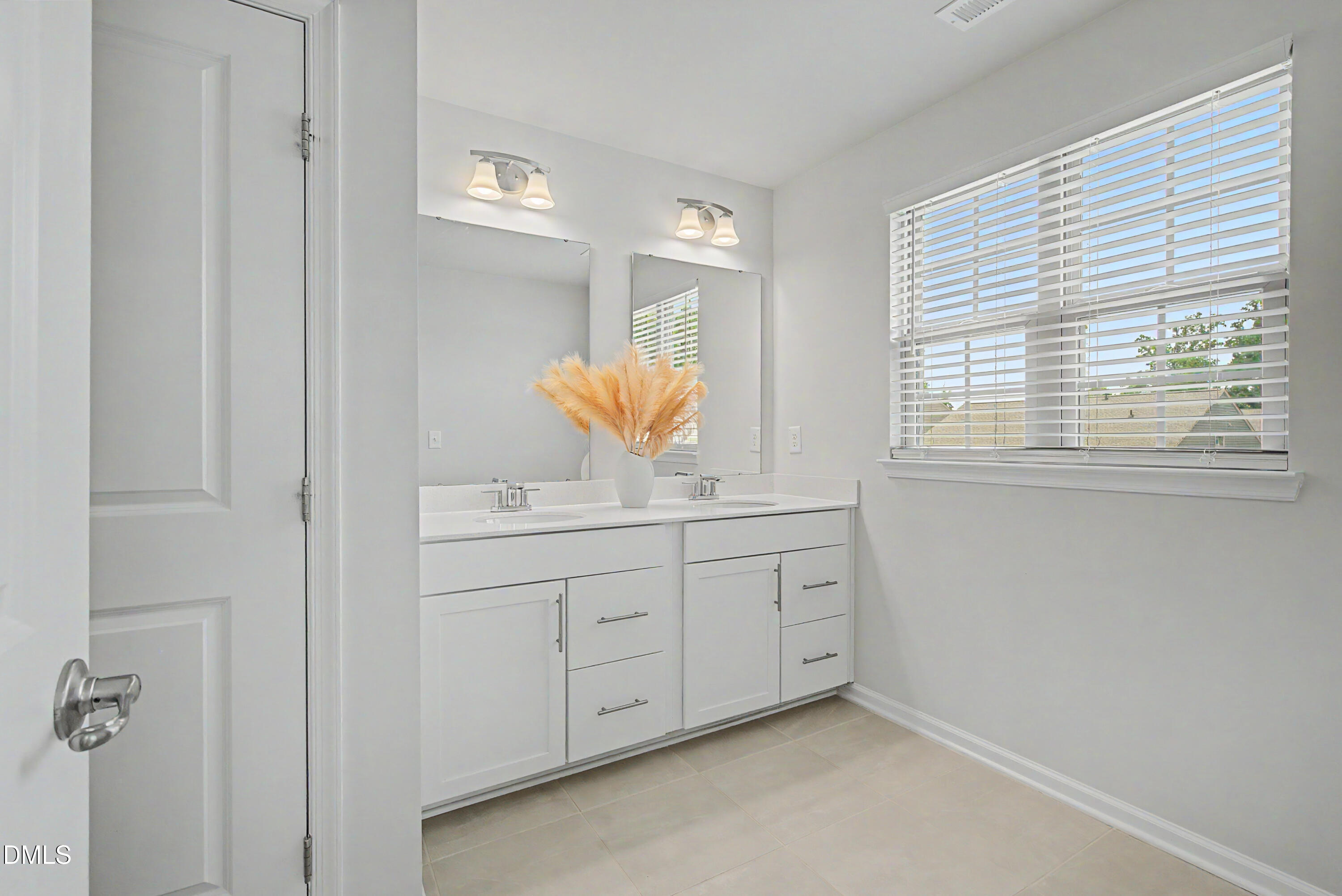 1621 Crimson Leaf Property Photo 38