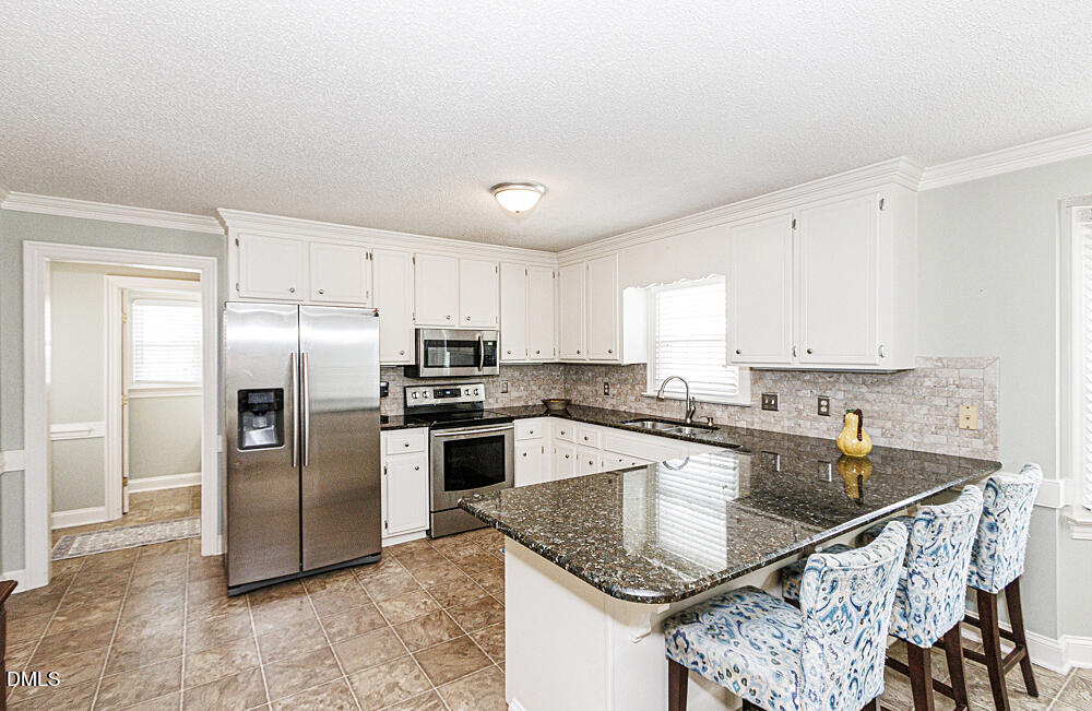3913 Hampton Drive Property Photo 1