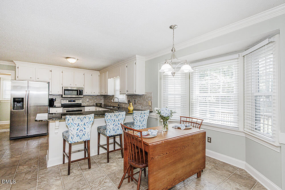 3913 Hampton Drive Property Photo 4