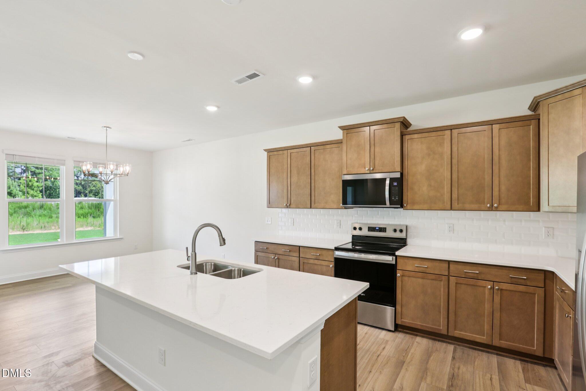 544 Hipwood Drive Property Photo 3