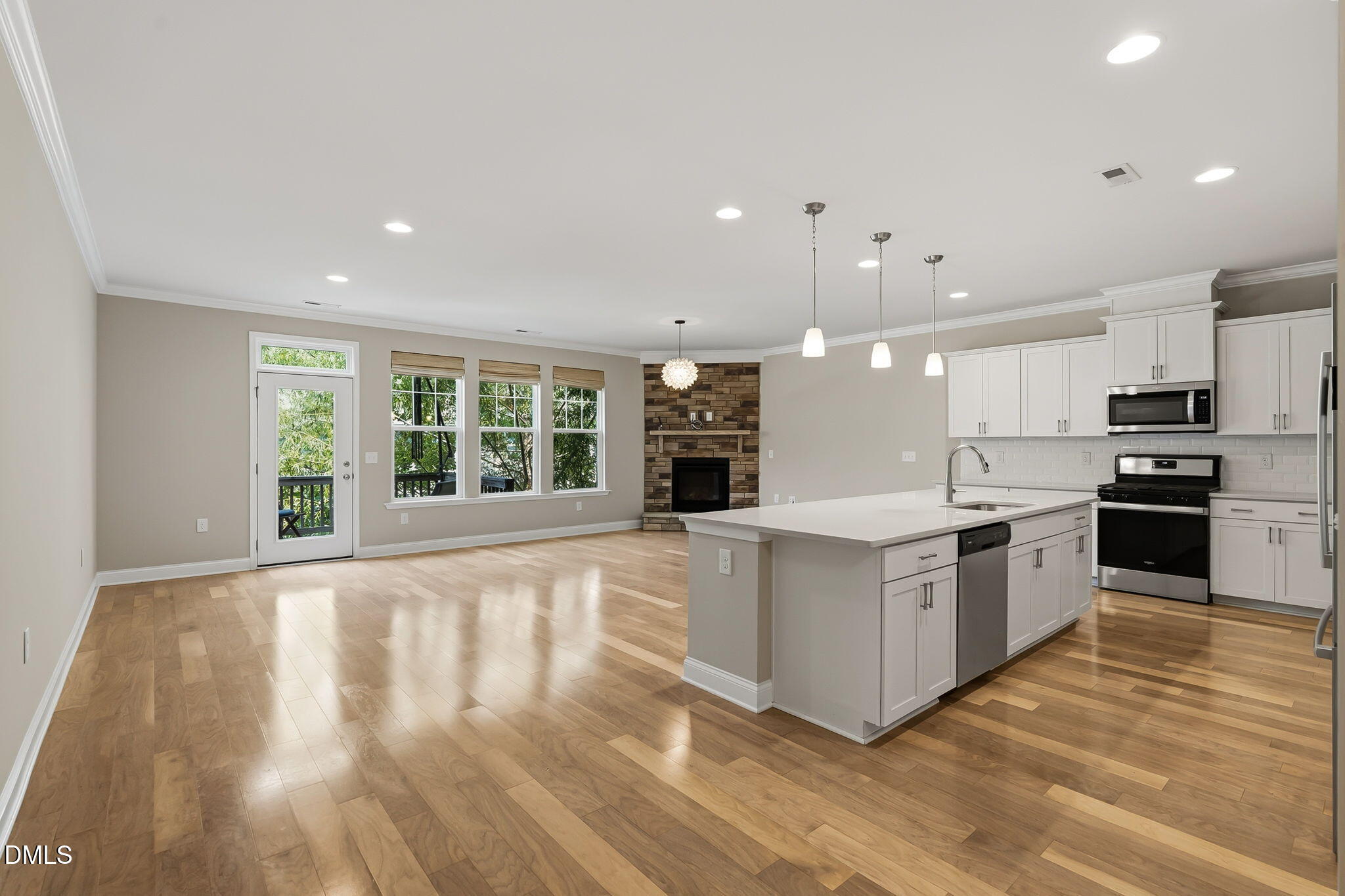 302 Fenella Drive Property Photo 4
