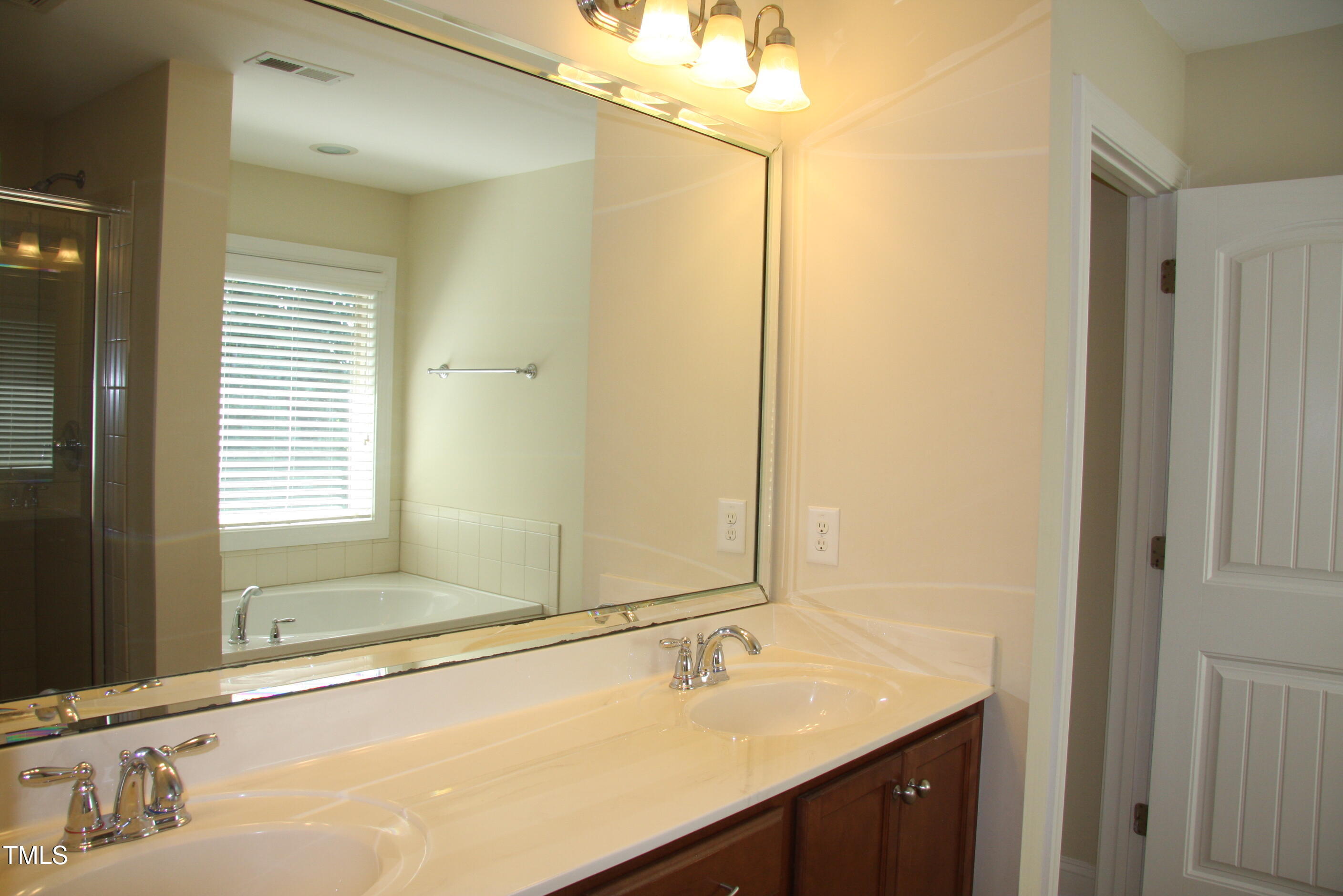 4116 Collamer Drive Property Photo 23