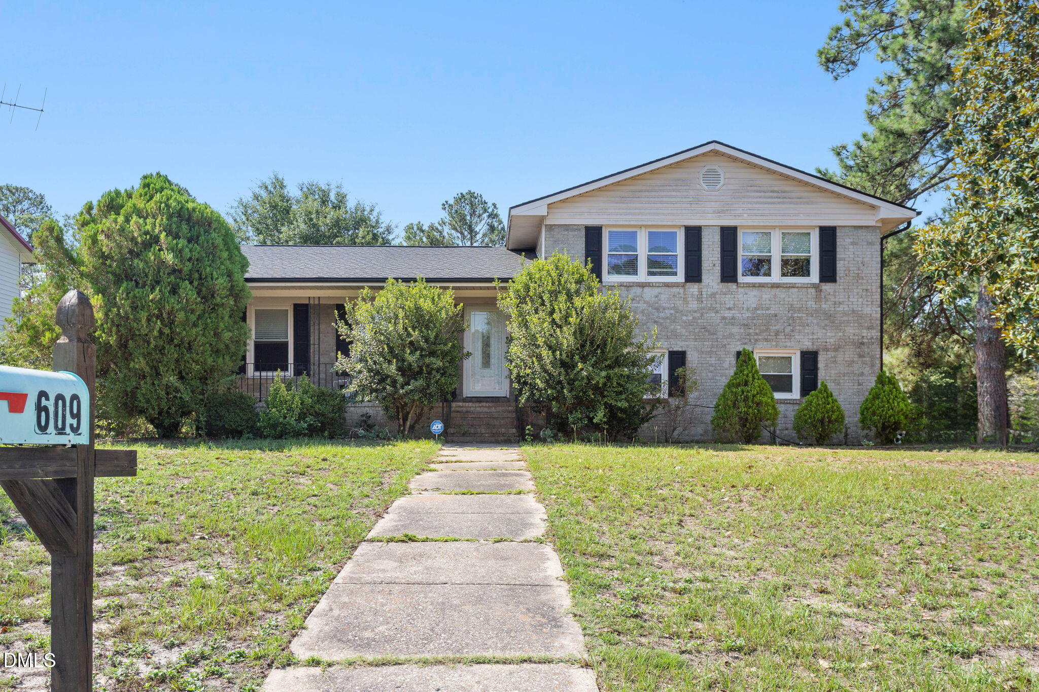 609 Francis Court Property Photo 1