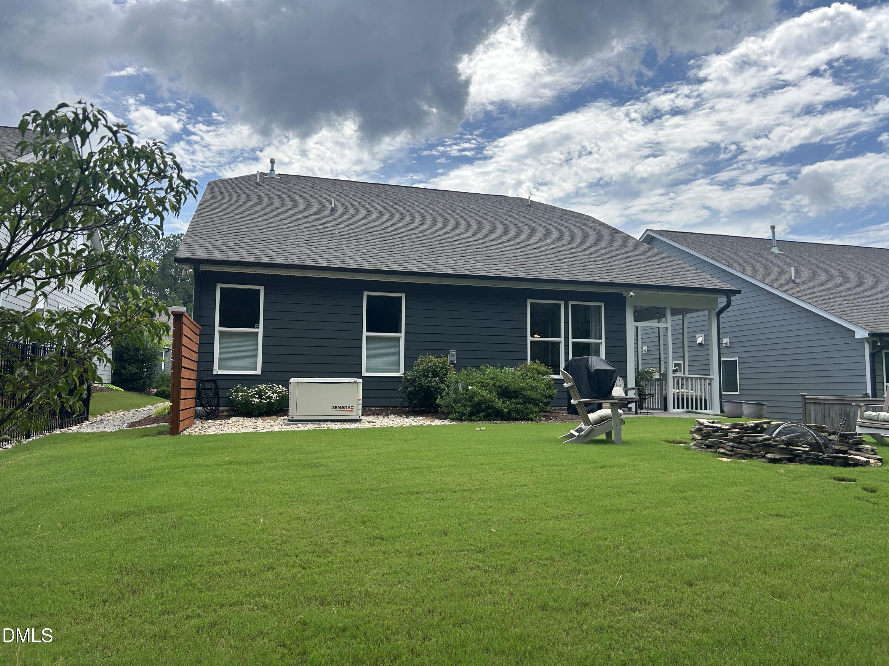 1013 Pondfield Way Property Photo 4