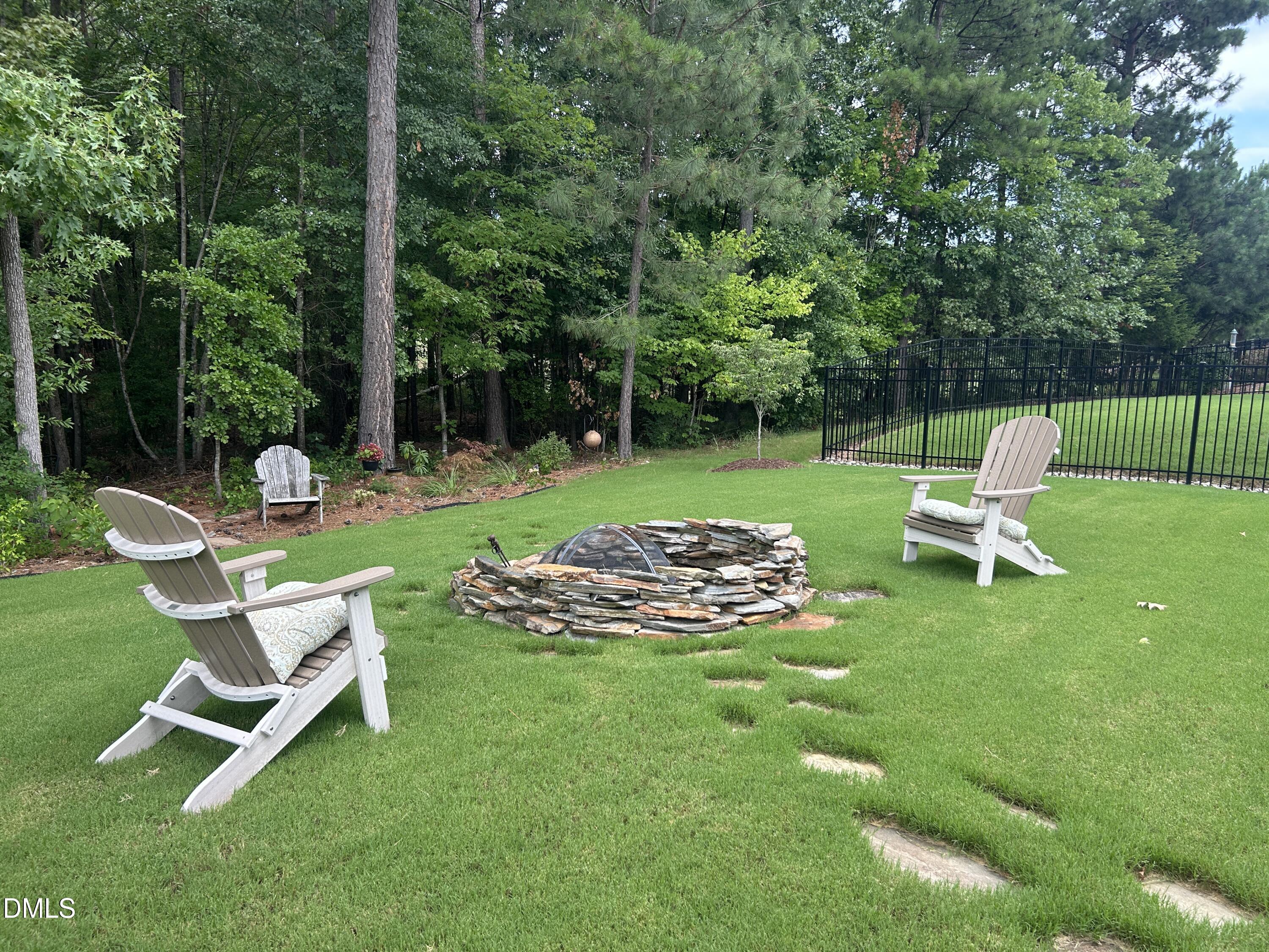 1013 Pondfield Way Property Photo 5
