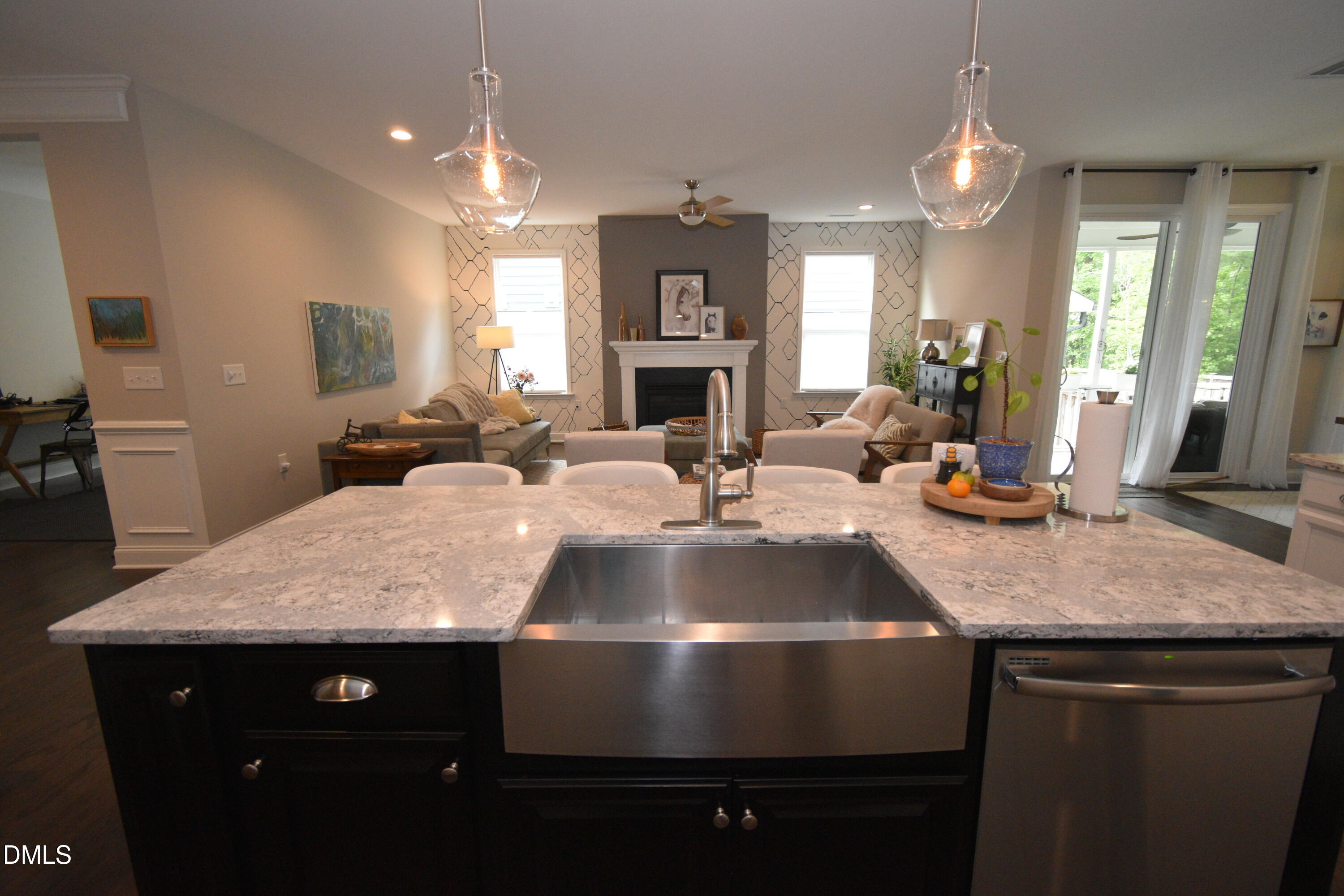 1013 Pondfield Way Property Photo 11