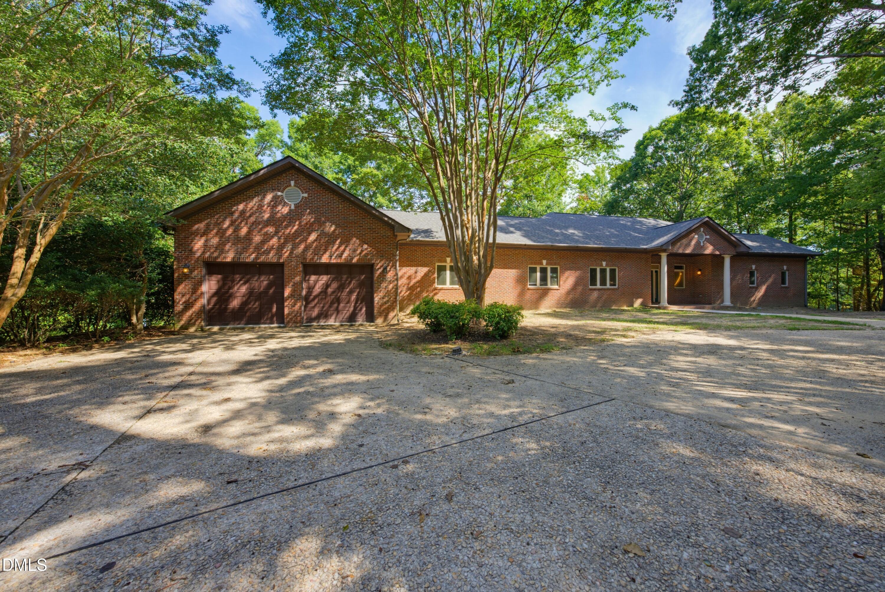 1113 Falling Stream Property Photo 1