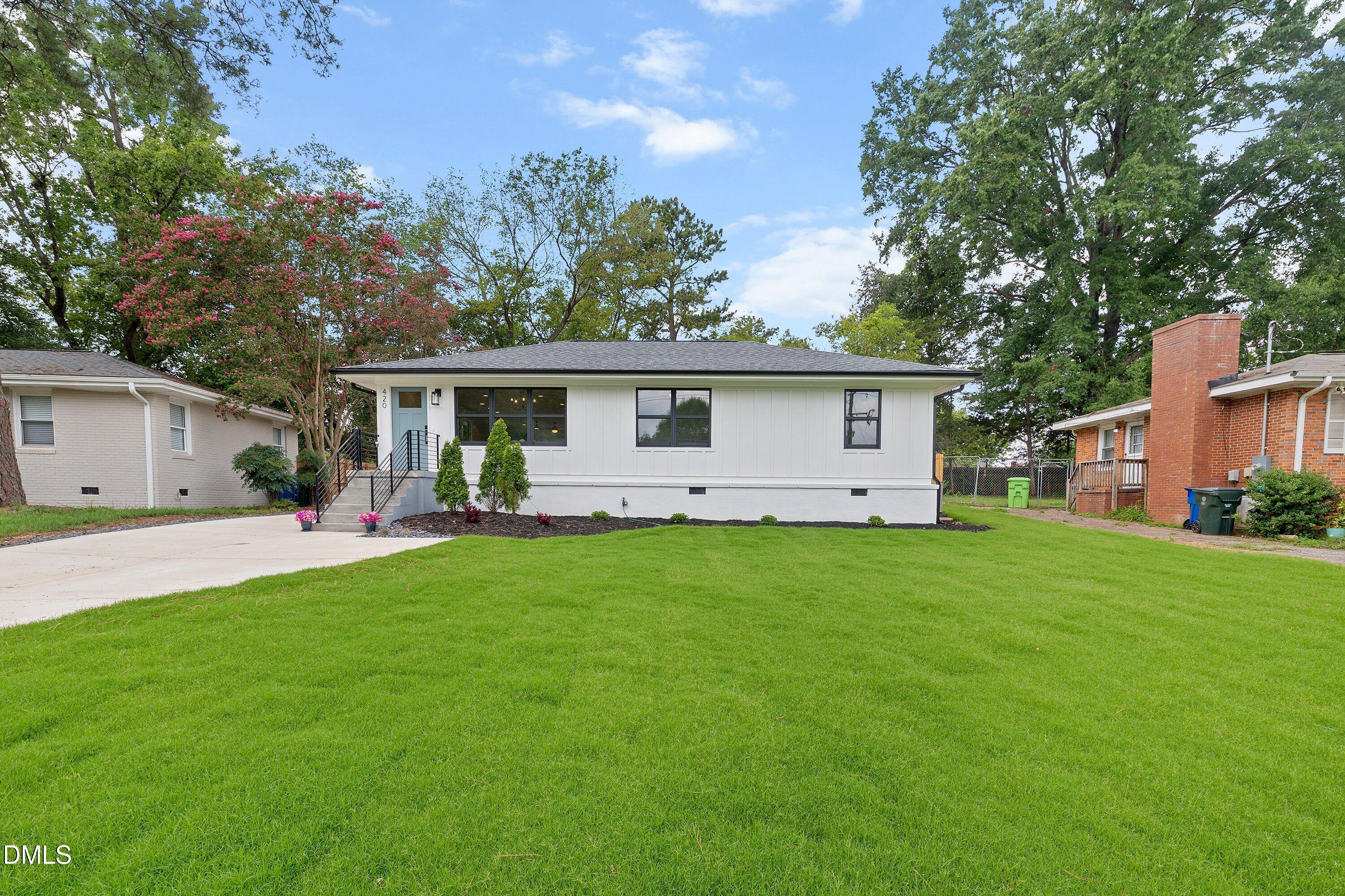 420 Peyton Street Property Photo 2