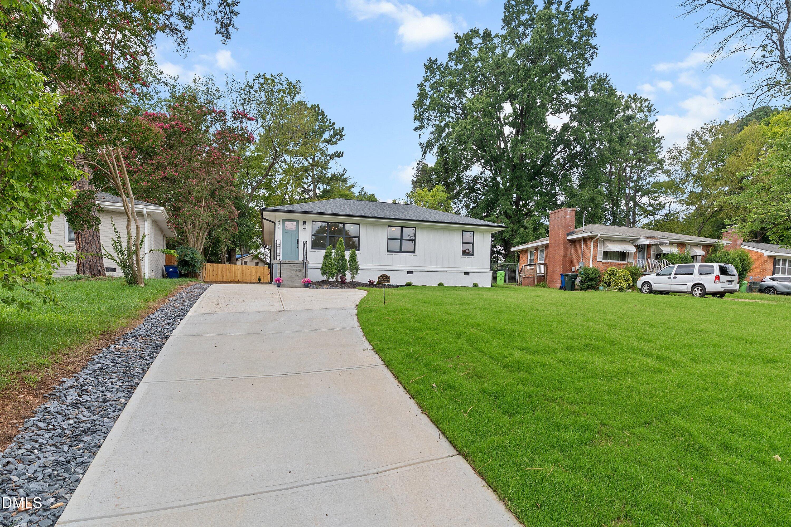 420 Peyton Street Property Photo 4