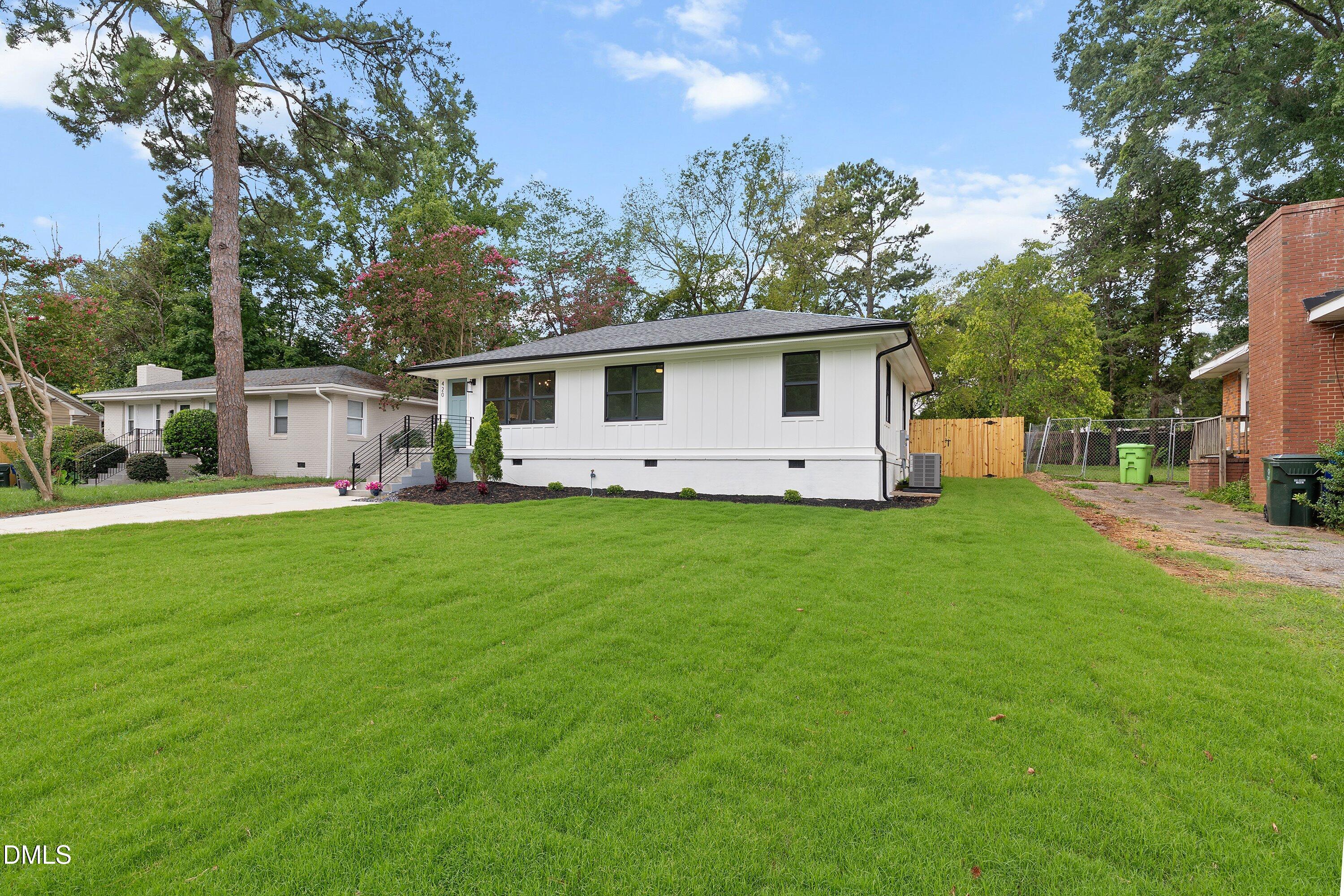420 Peyton Street Property Photo 5