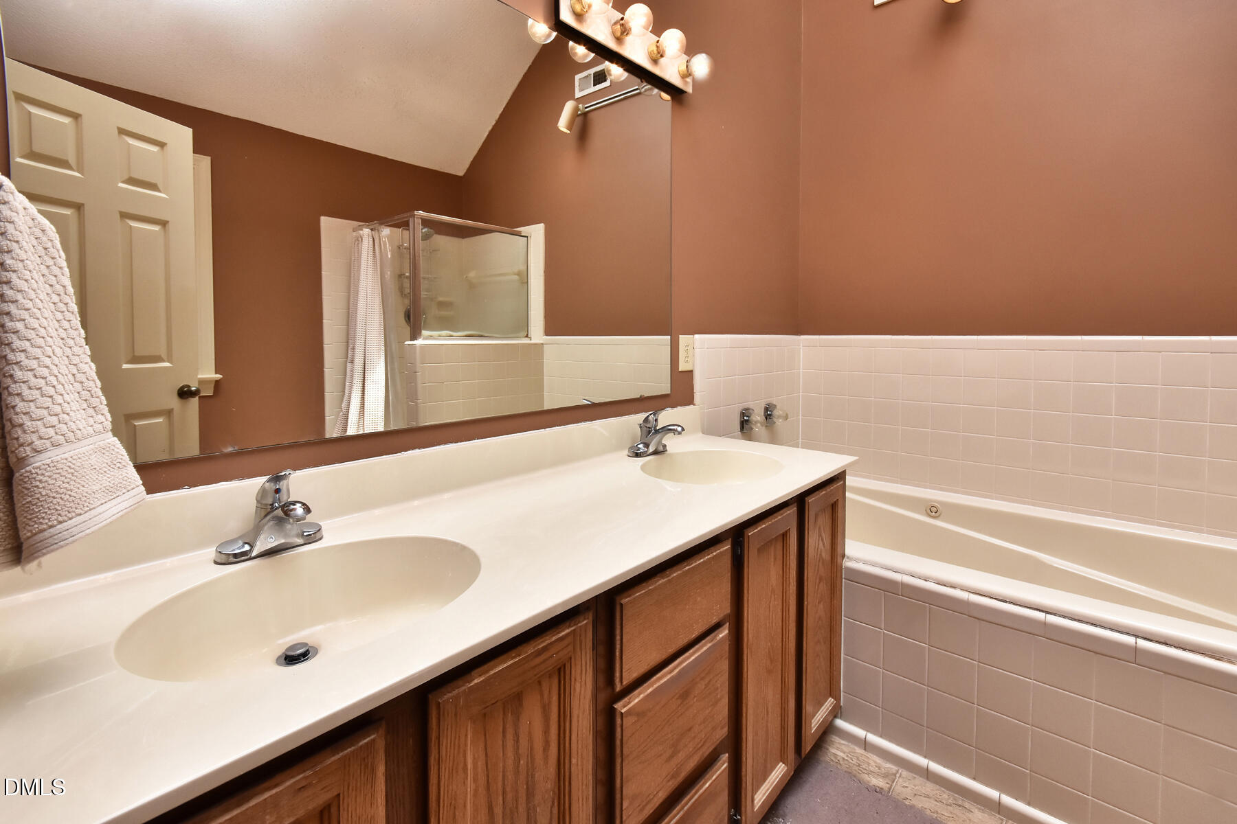 1 Timbercreek Court Property Photo 23