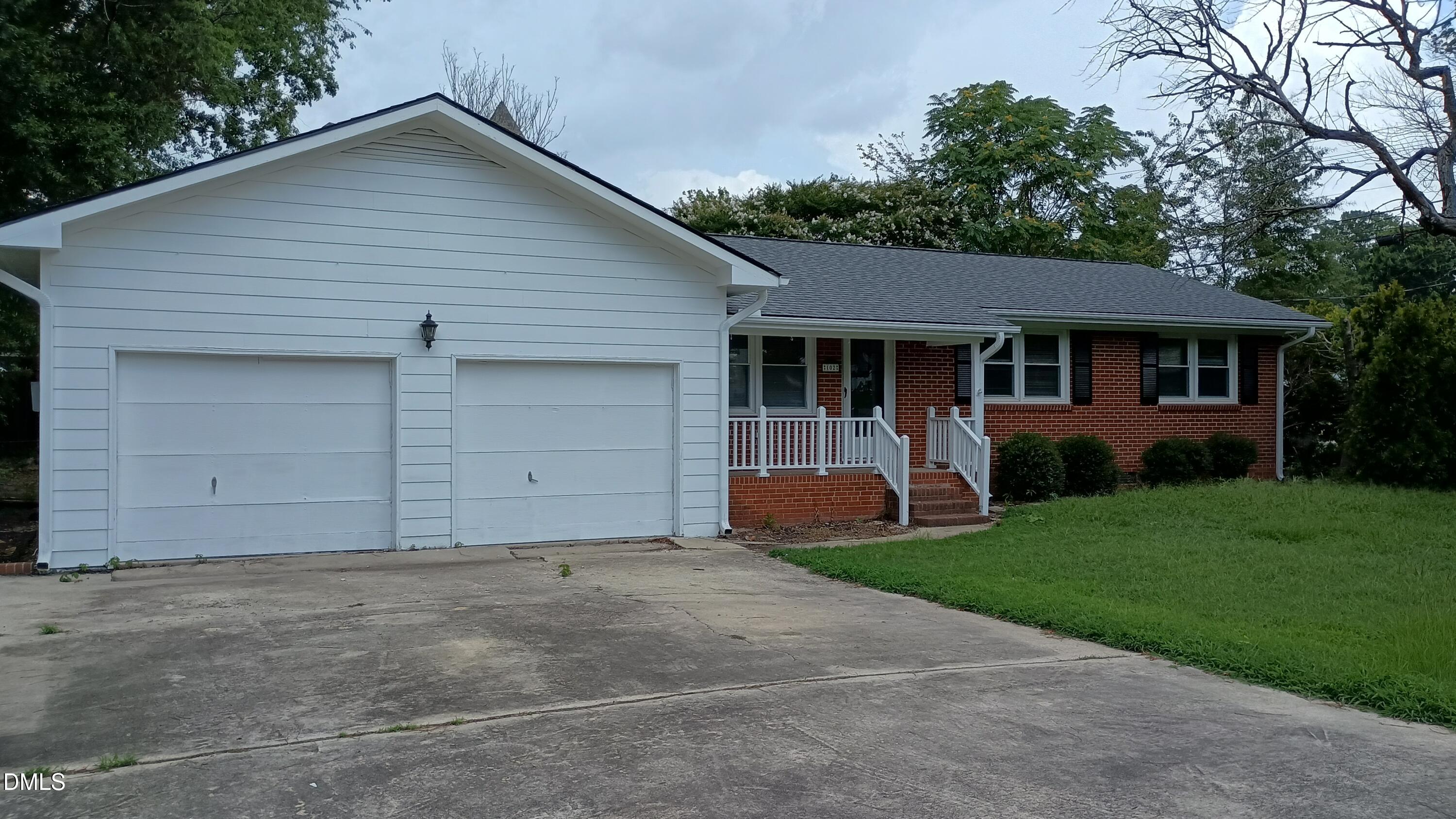 102 S Tunstall Avenue Property Photo 1