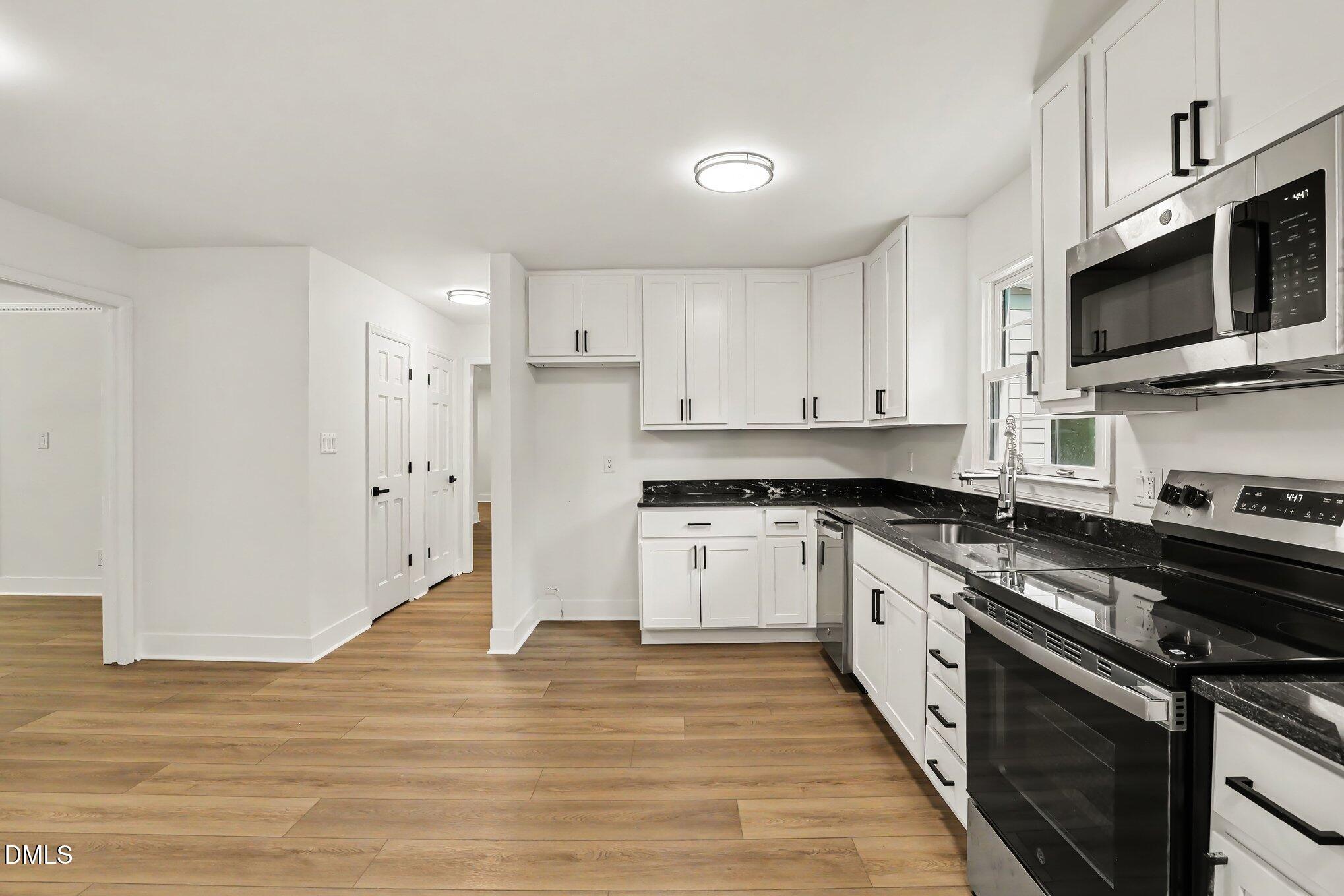102 Amesbury Lane Property Photo 8