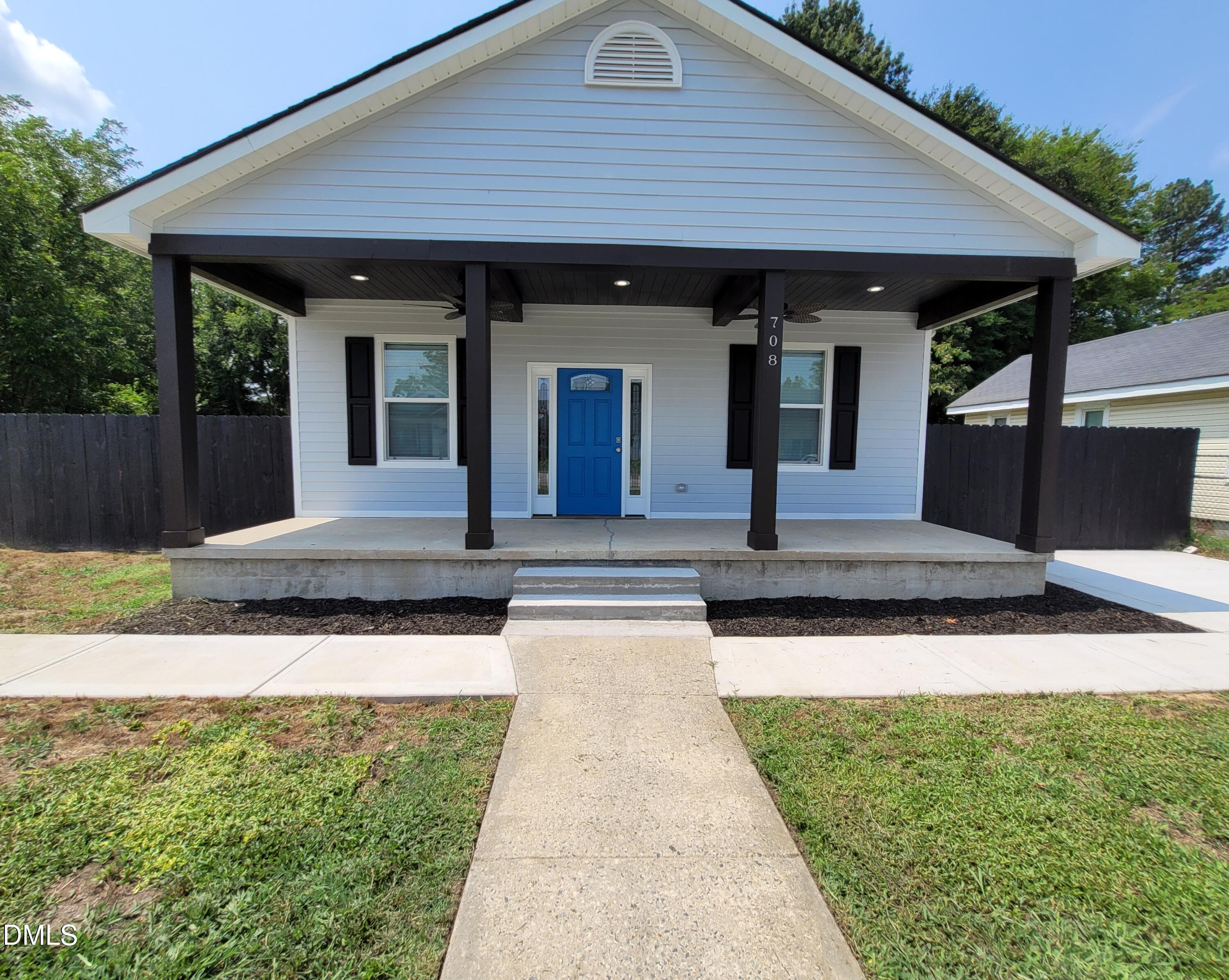 708 E Divine Street Property Photo 1