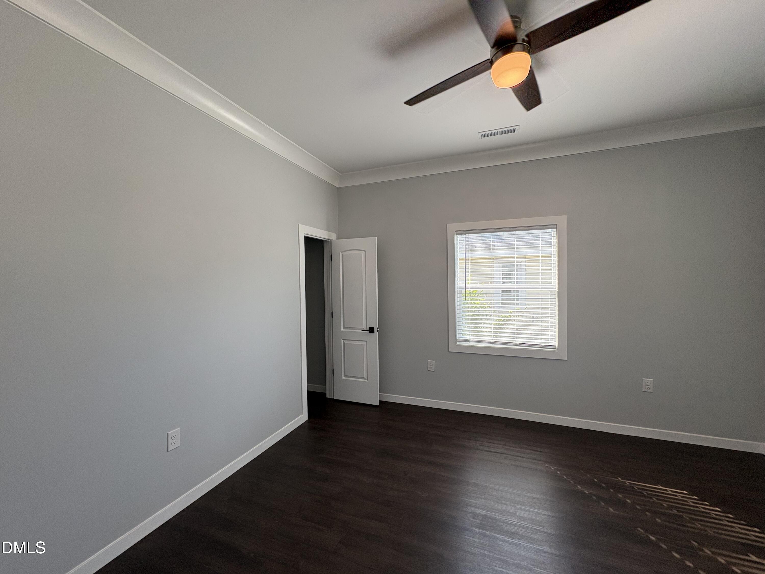 708 E Divine Street Property Photo 10