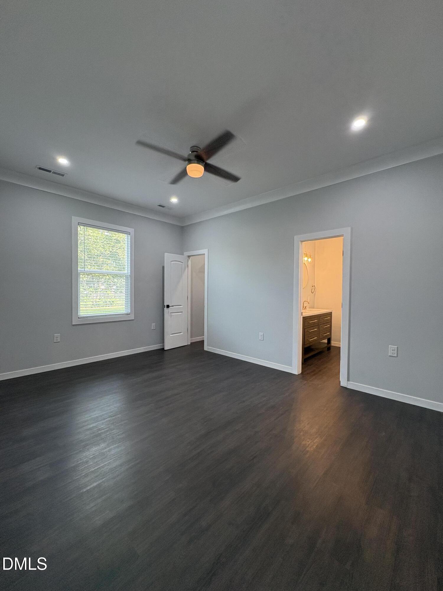 708 E Divine Street Property Photo 14