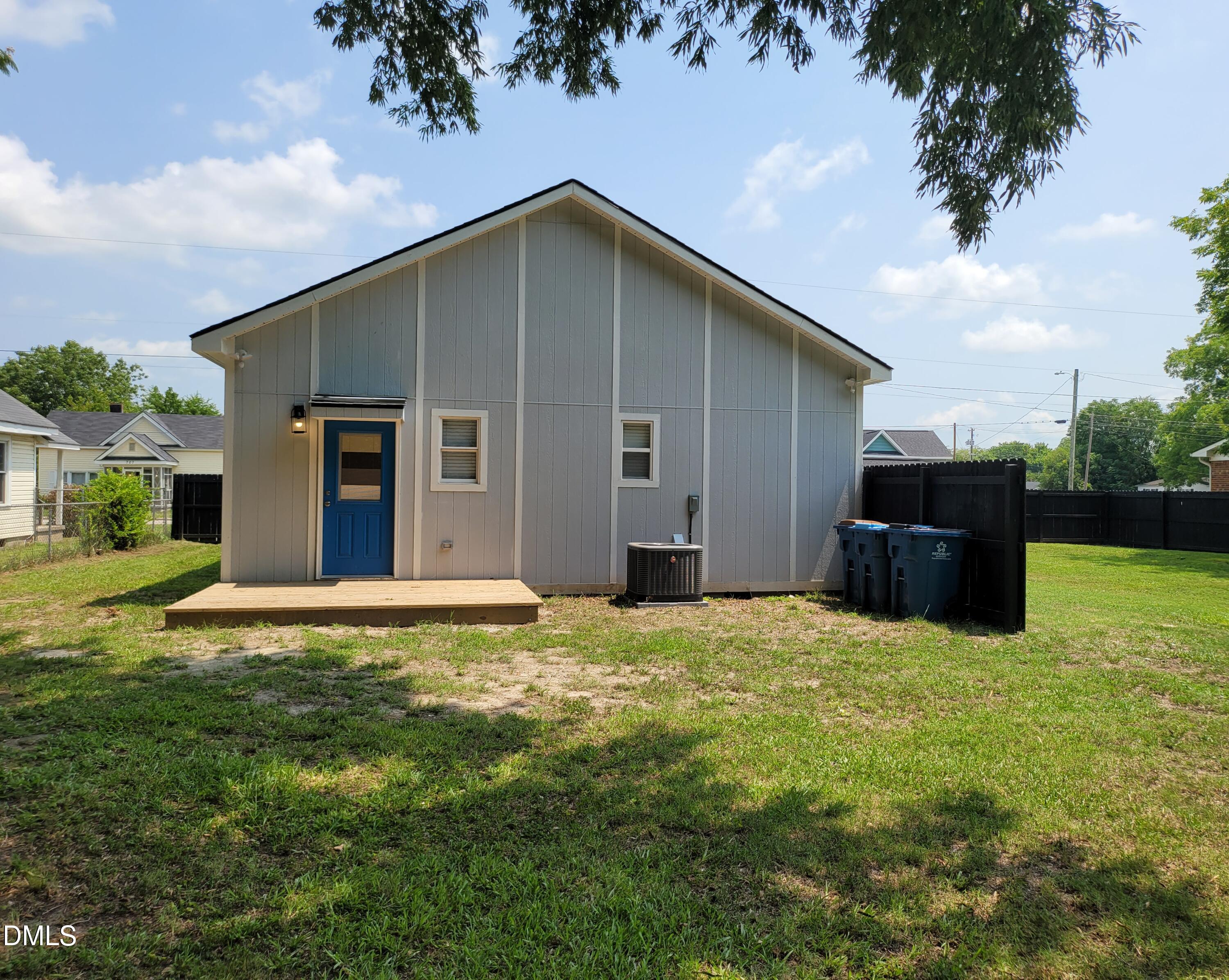 708 E Divine Street Property Photo 26