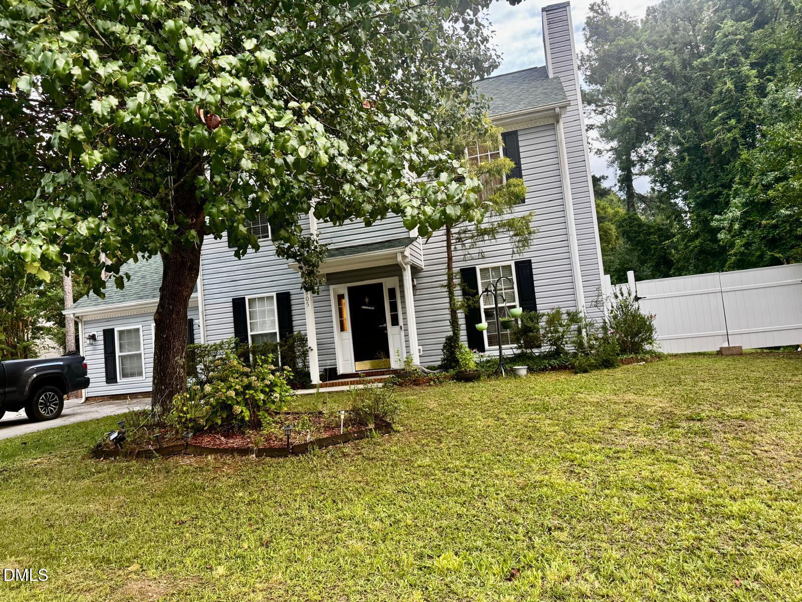 905 Sanderson Drive Property Photo 1