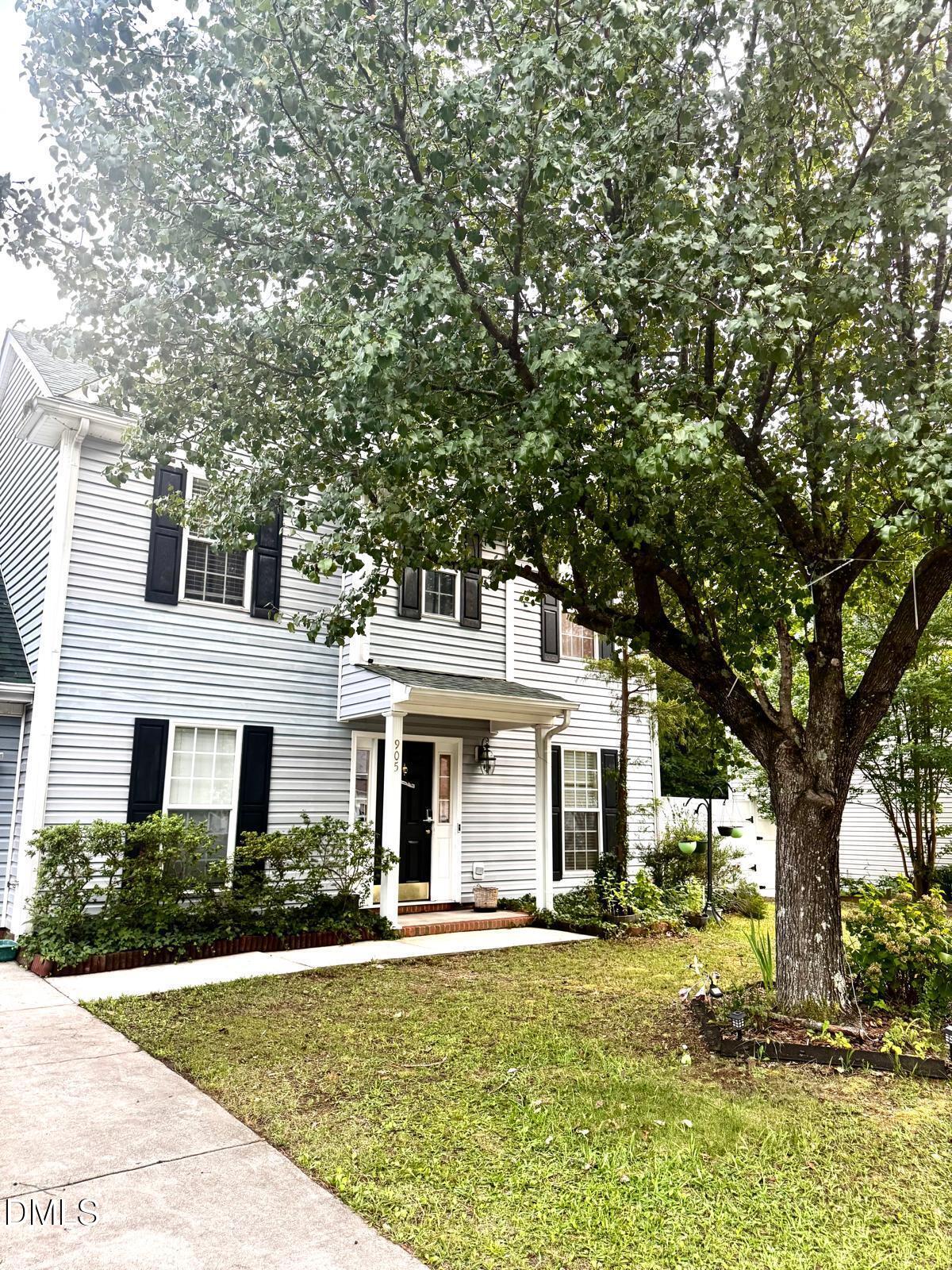 905 Sanderson Drive Property Photo 4
