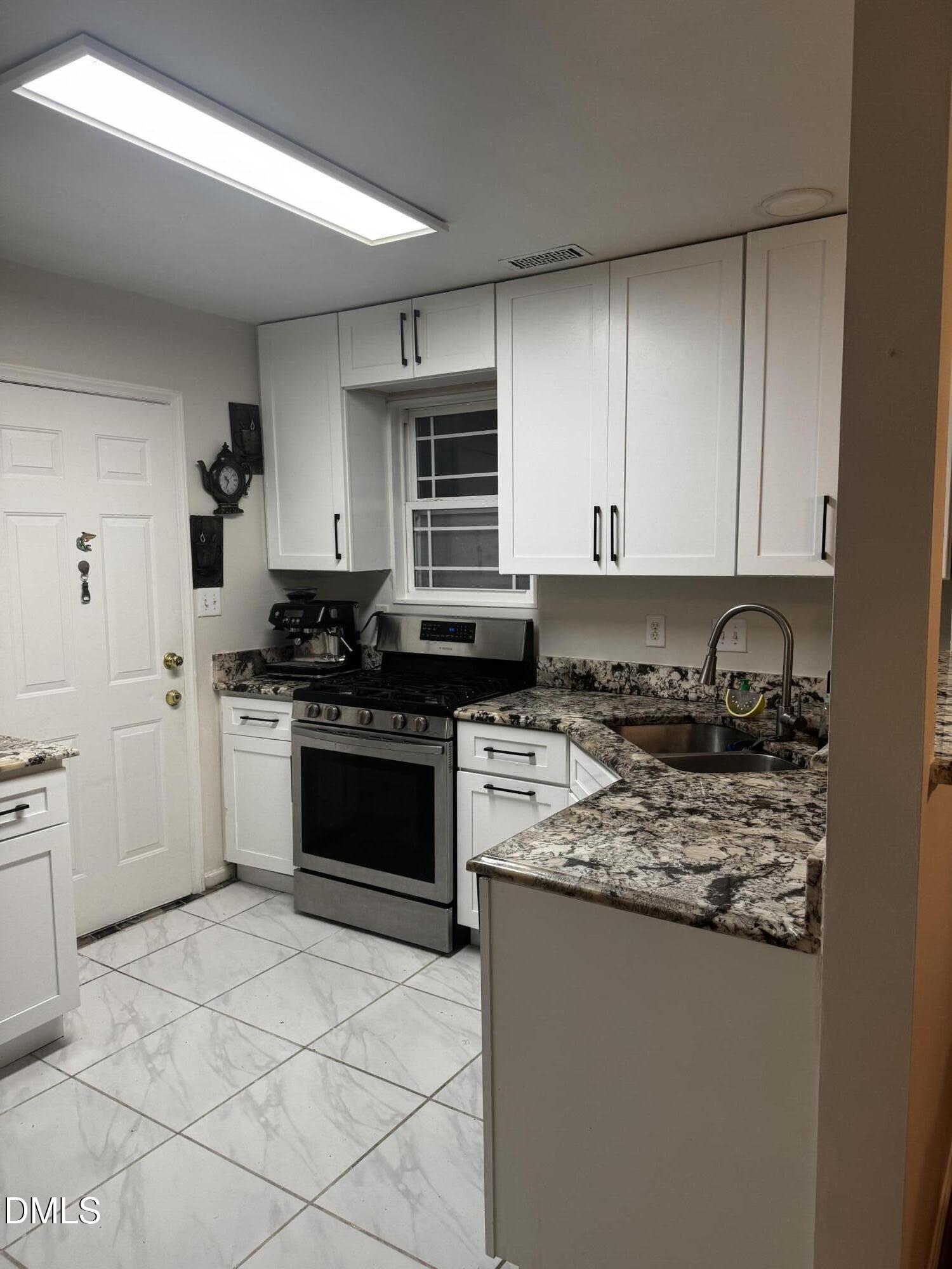 905 Sanderson Drive Property Photo 18