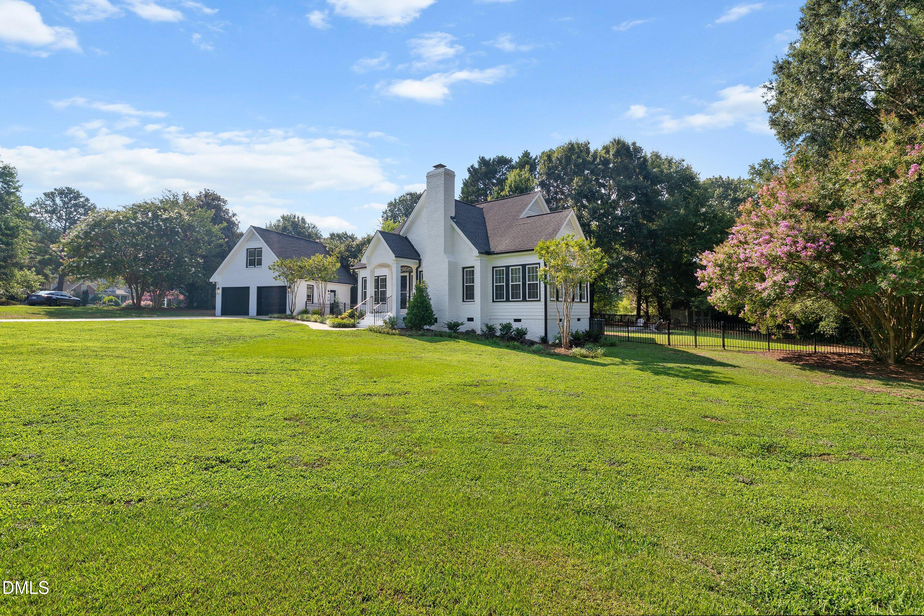 809 Kinsman Court Property Photo 4
