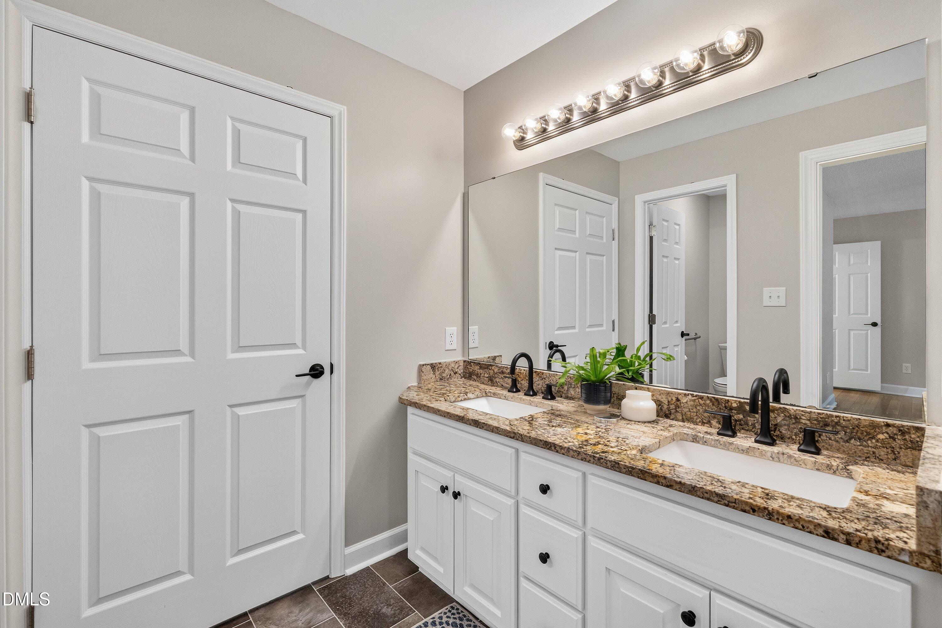 809 Kinsman Court Property Photo 32