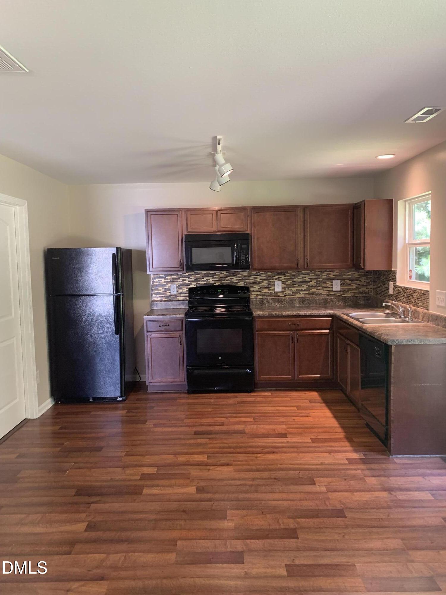 1402 Trio Run Property Photo 7