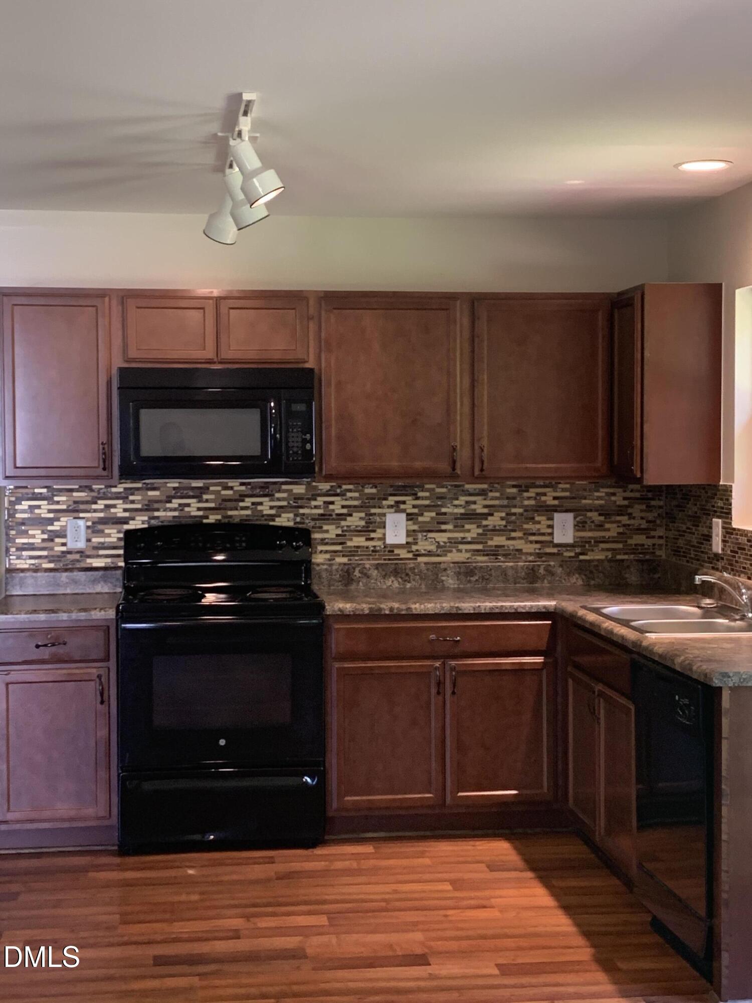 1402 Trio Run Property Photo 8