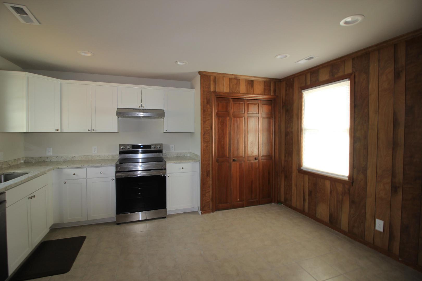 212 N Main Street Property Photo 9