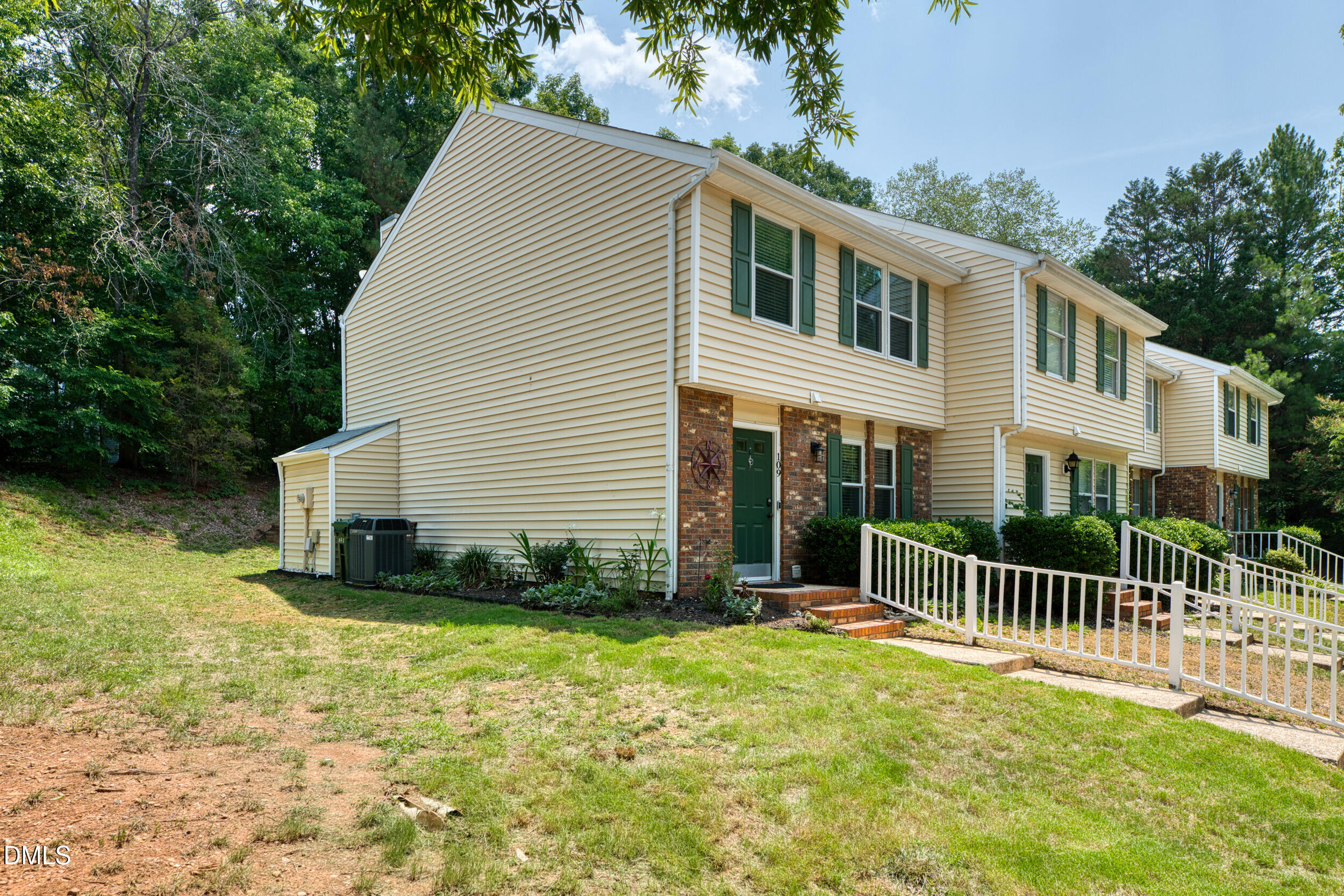 109 Luxon Place Property Photo 2