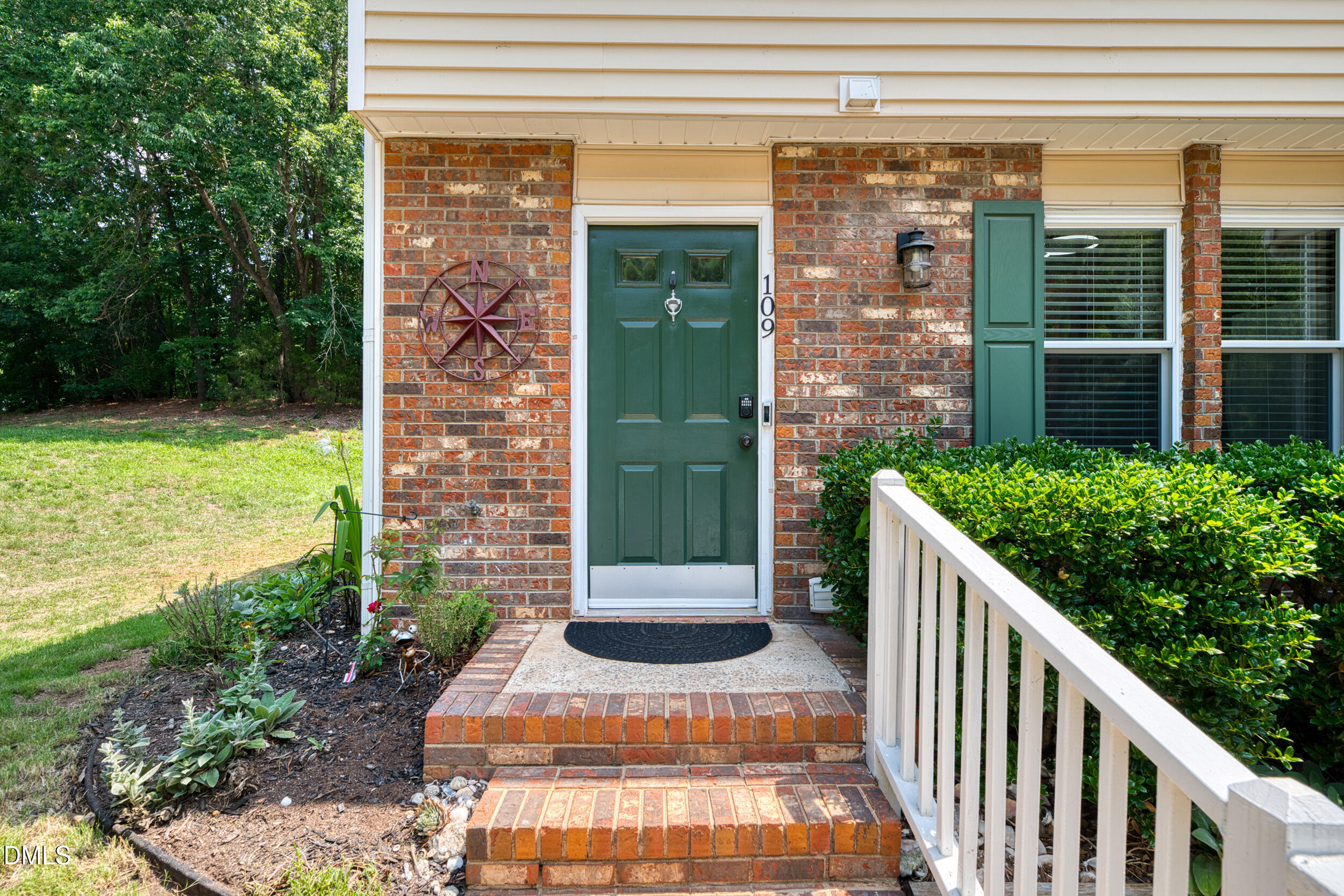 109 Luxon Place Property Photo 3