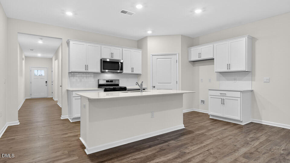 433 Conifer Street Property Photo 8