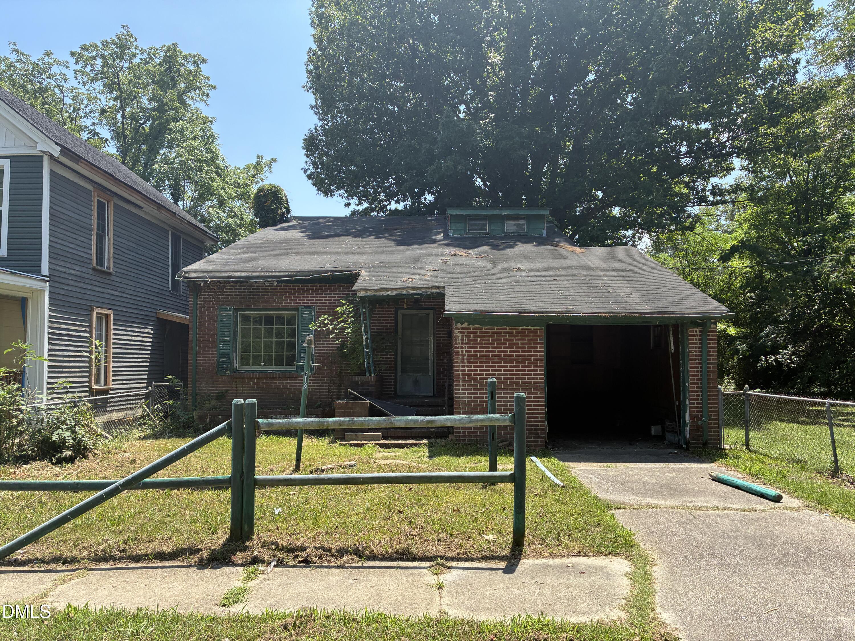 612 Green Street E Property Photo 1