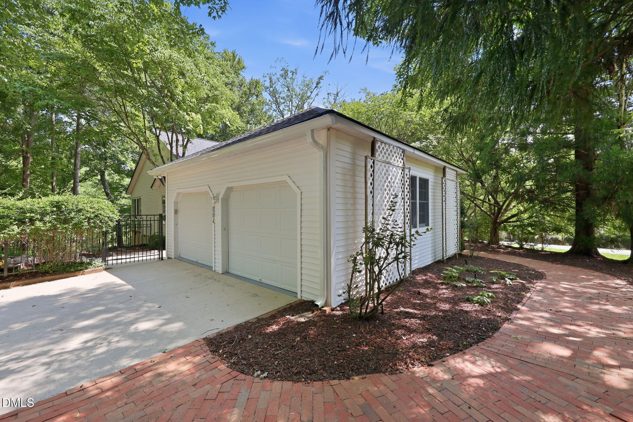 804 Millcroft Property Photo 9
