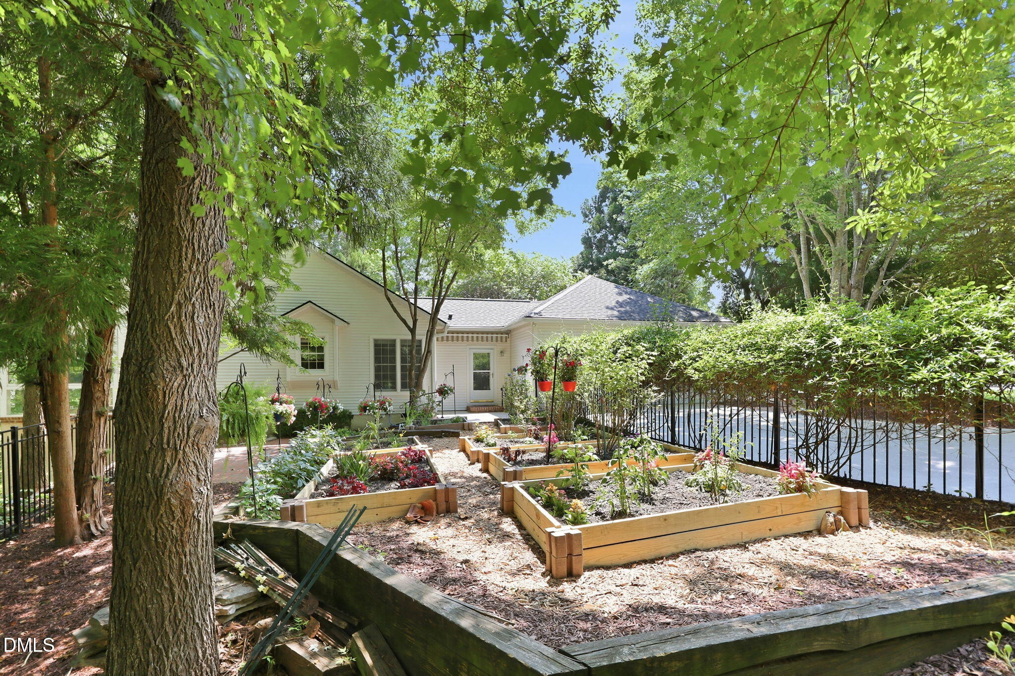 804 Millcroft Property Photo 17
