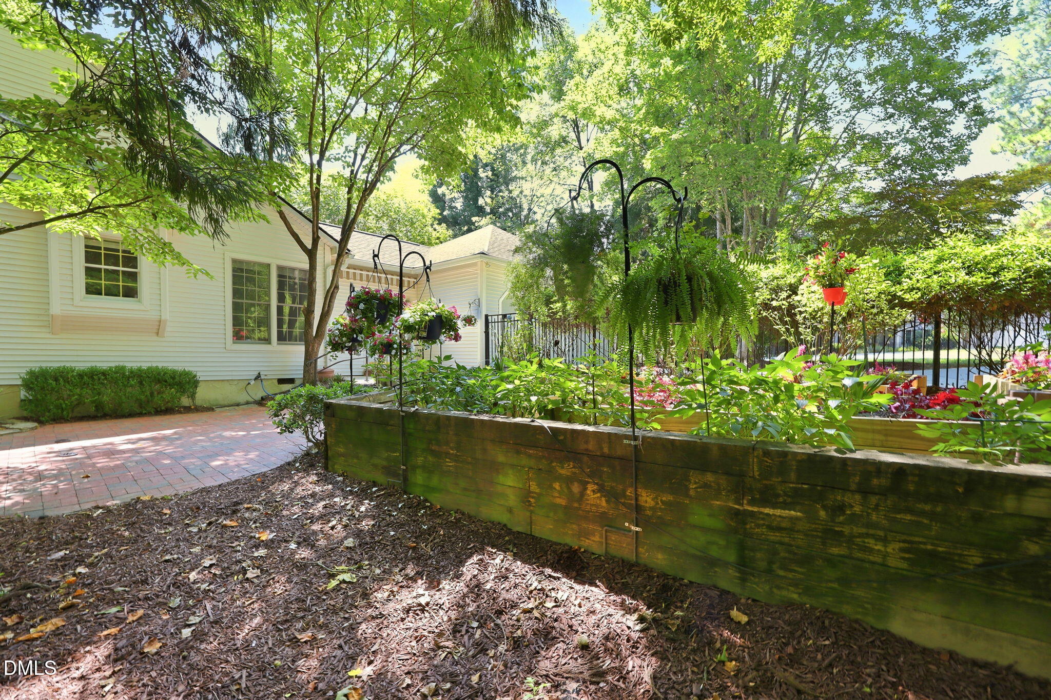 804 Millcroft Property Photo 18