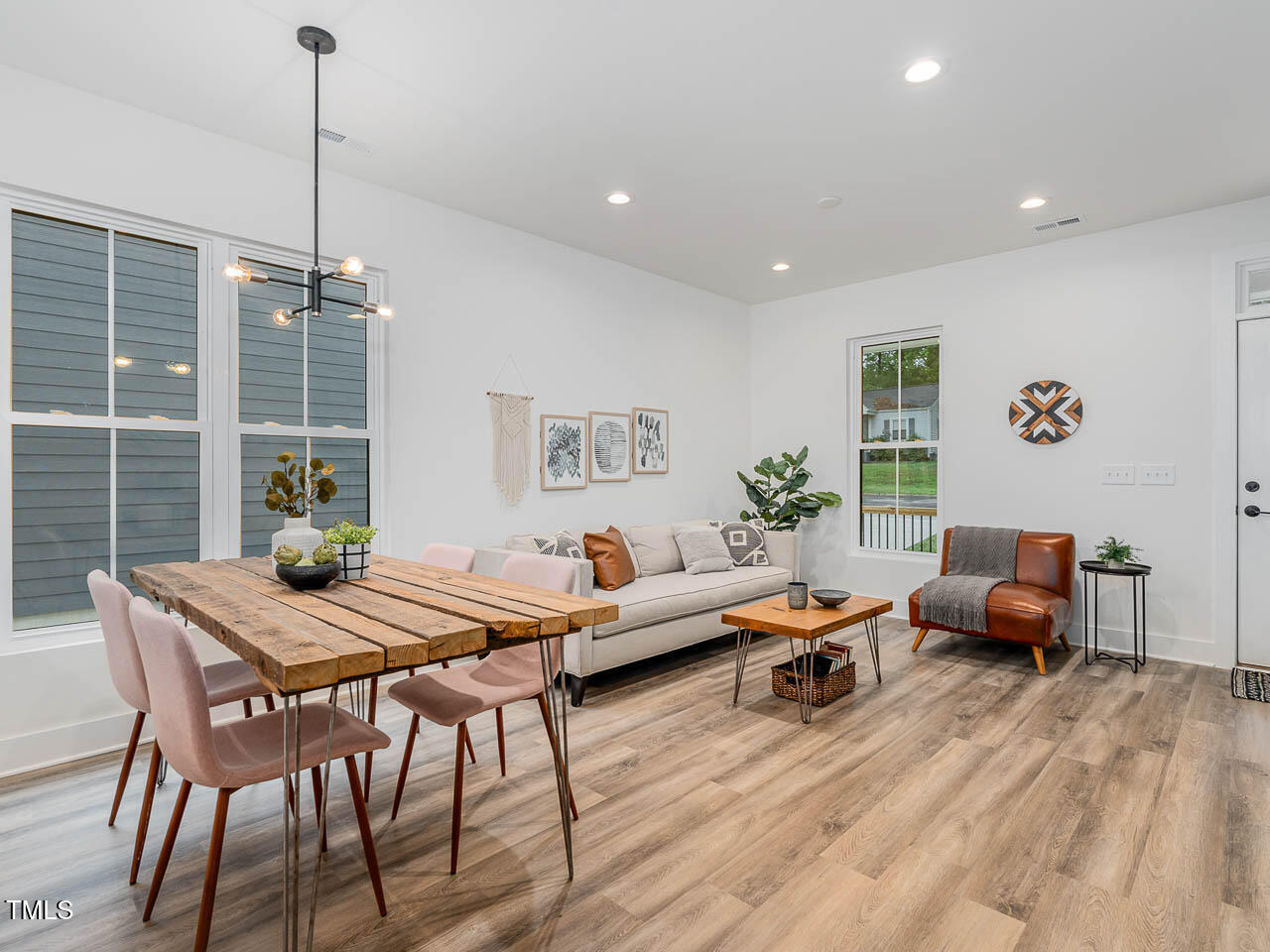 614 E Ellerbee Street Property Photo 2