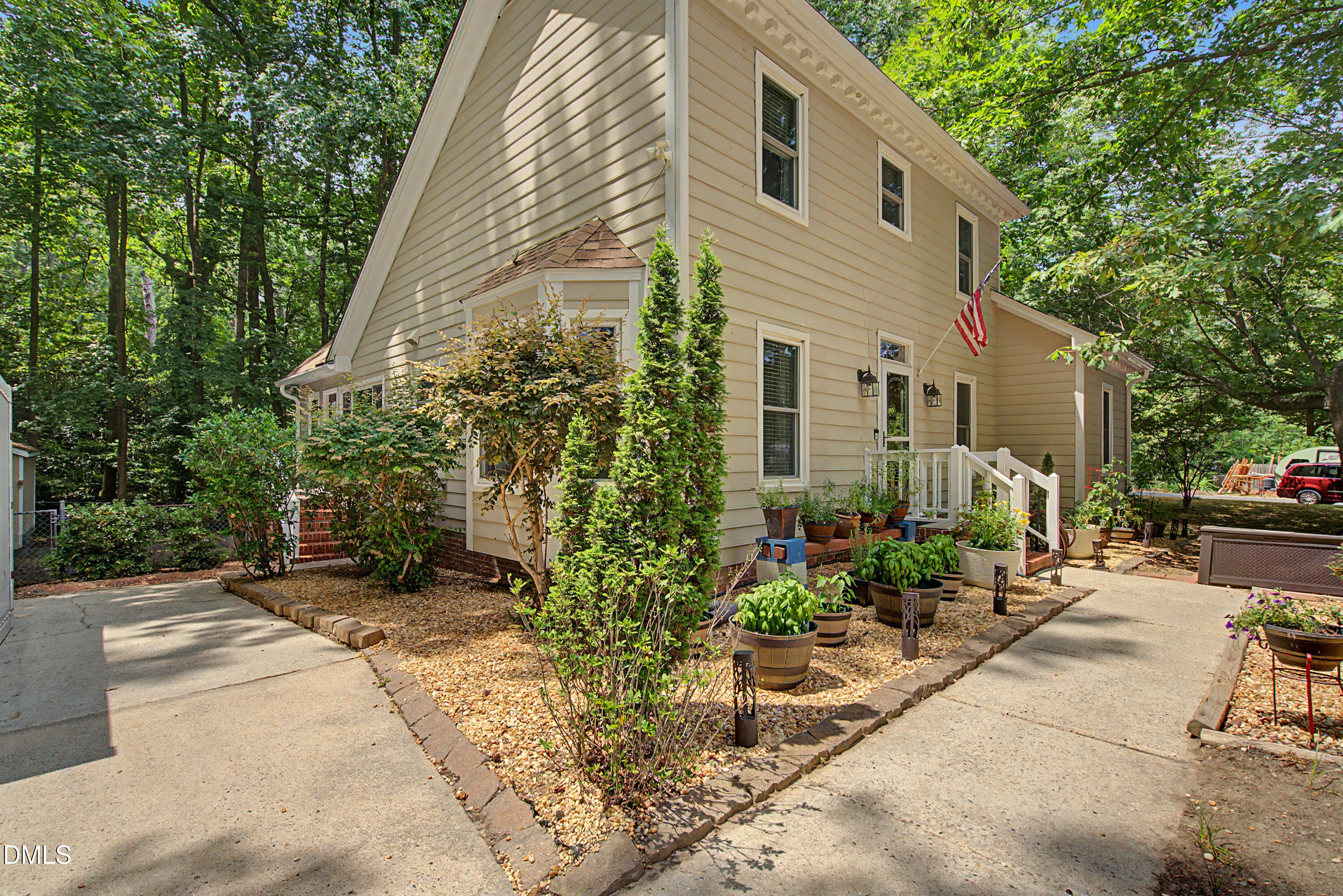 500 Pinewood Drive Property Photo 1