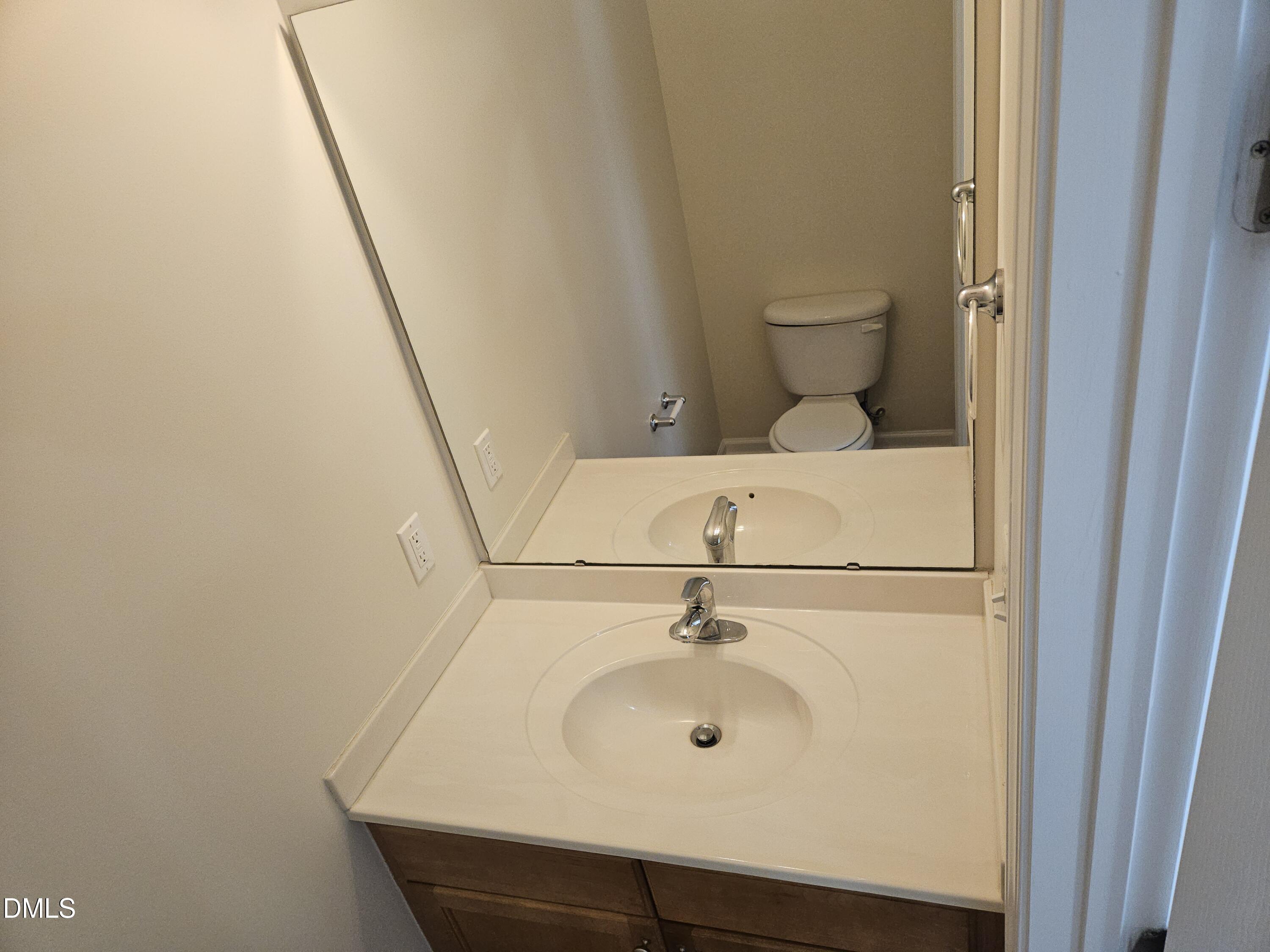 5900 Wynmore Road Property Photo 9