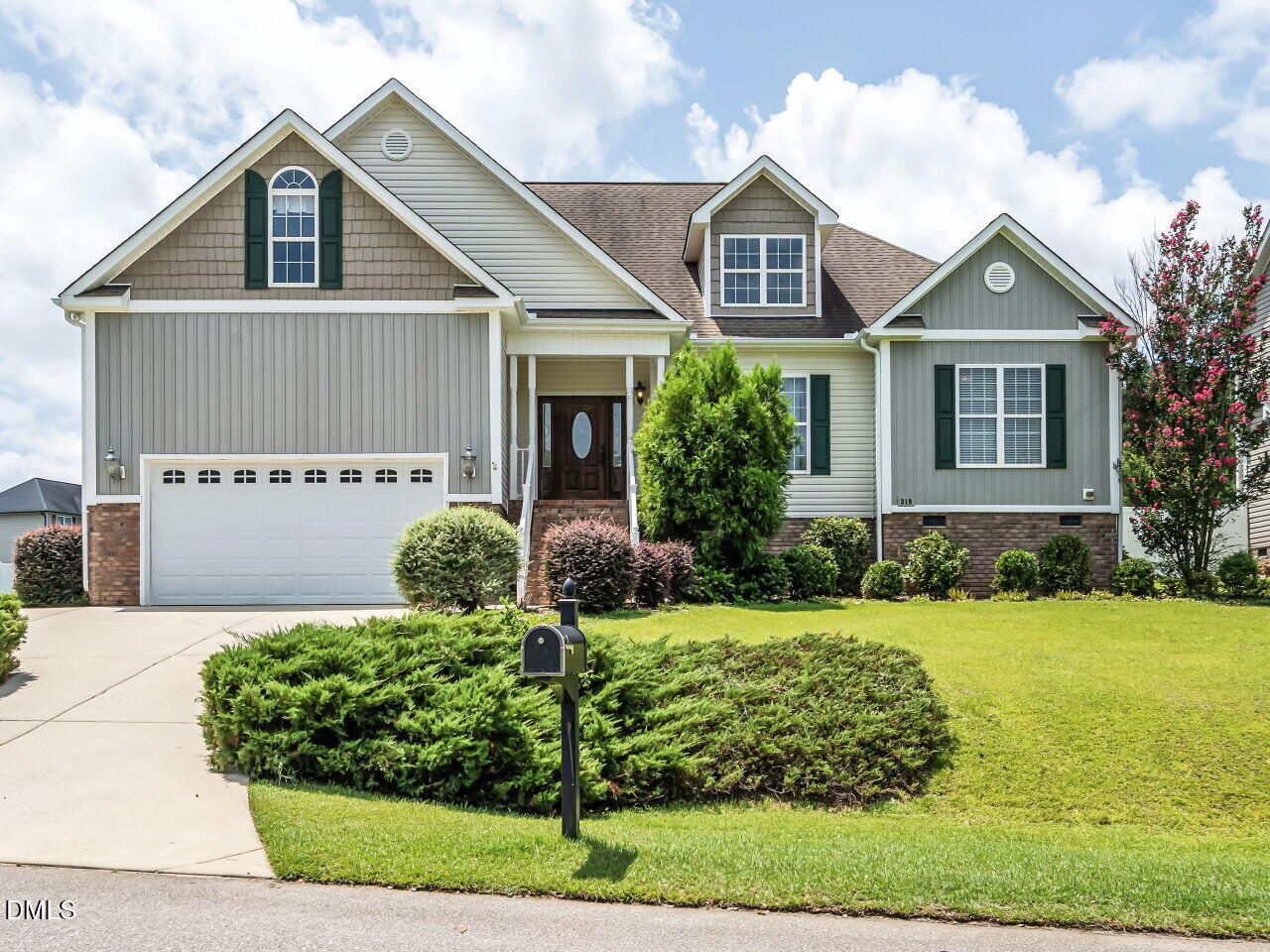 319 Neuse Landing Drive Property Photo 1