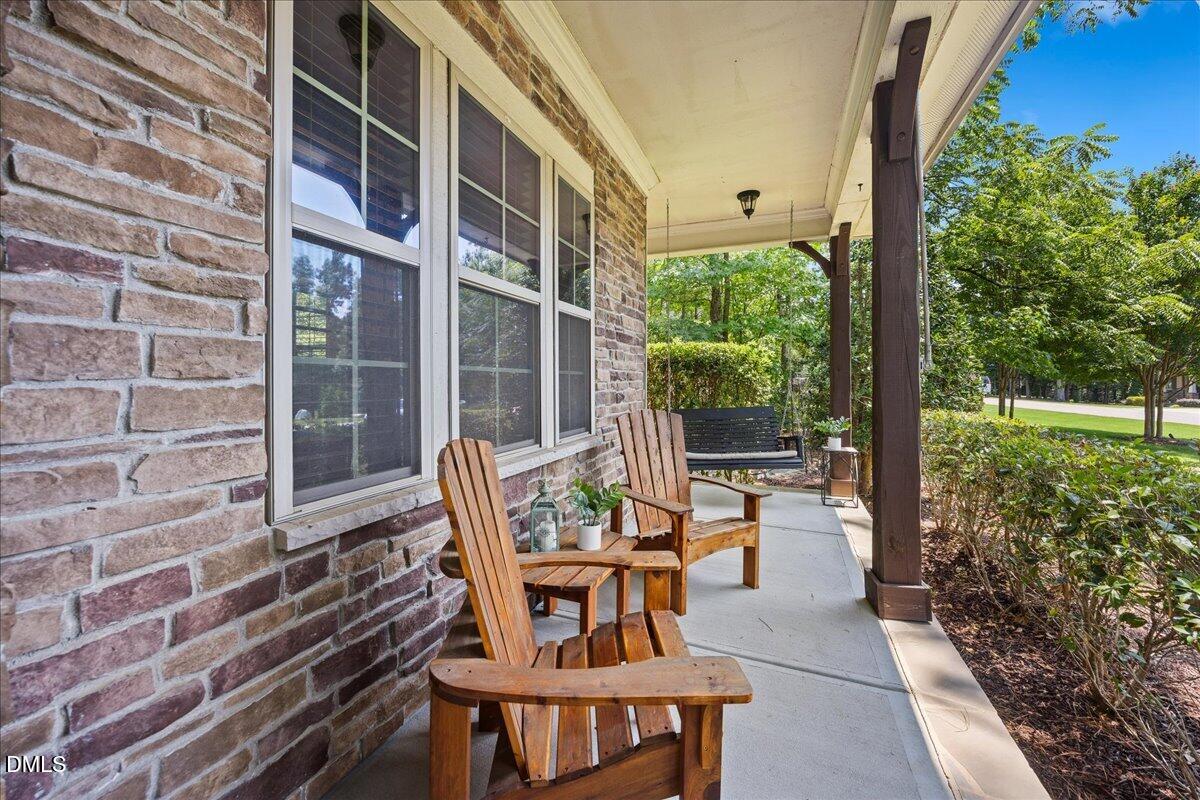 2417 Sterling Crest Drive Property Photo 2