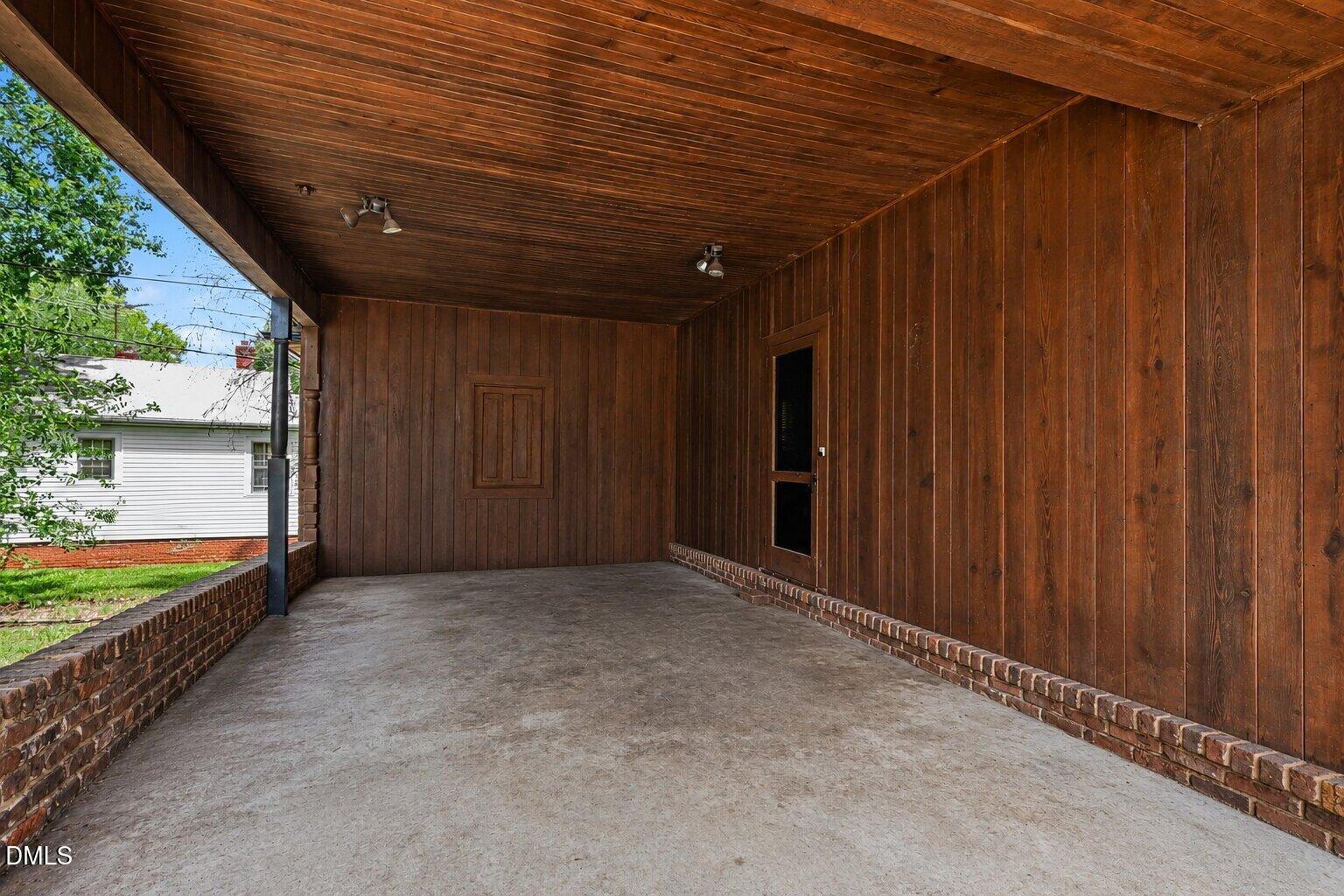 1211 E Willowbrook Drive Property Photo 5