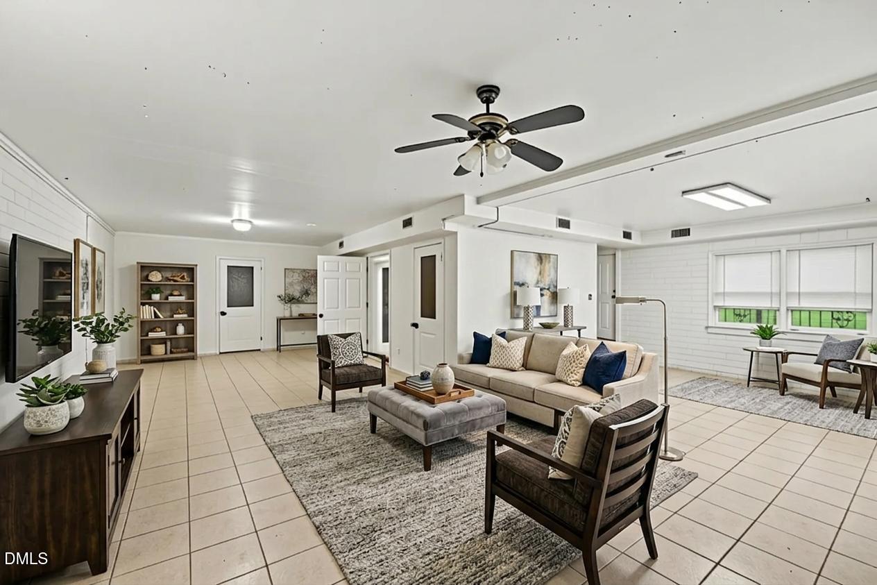 1211 E Willowbrook Drive Property Photo 18