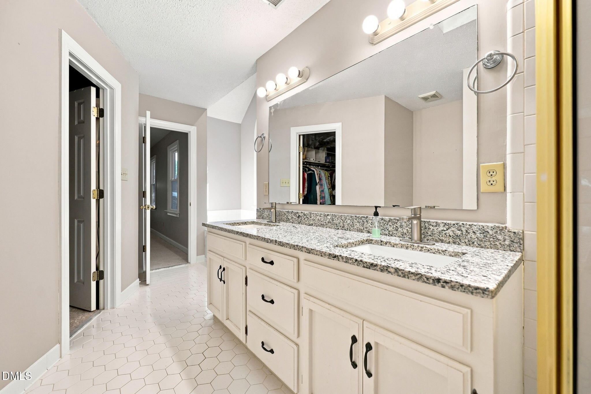12204 Warwickshire Way Property Photo 35