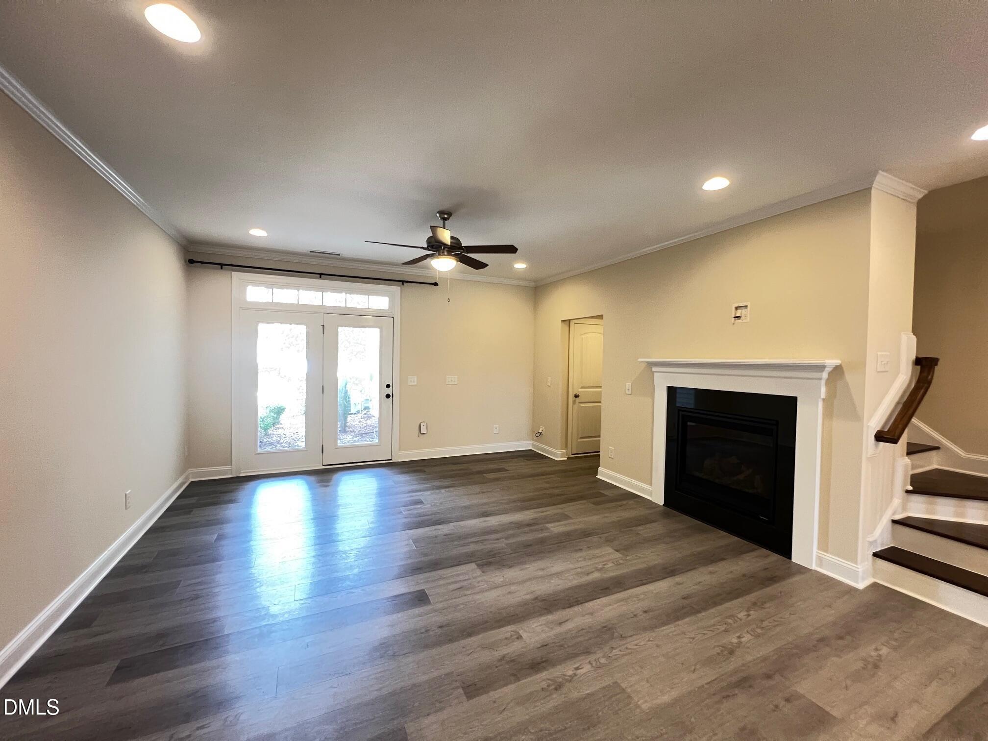 923 Rosepine Drive Property Photo 8