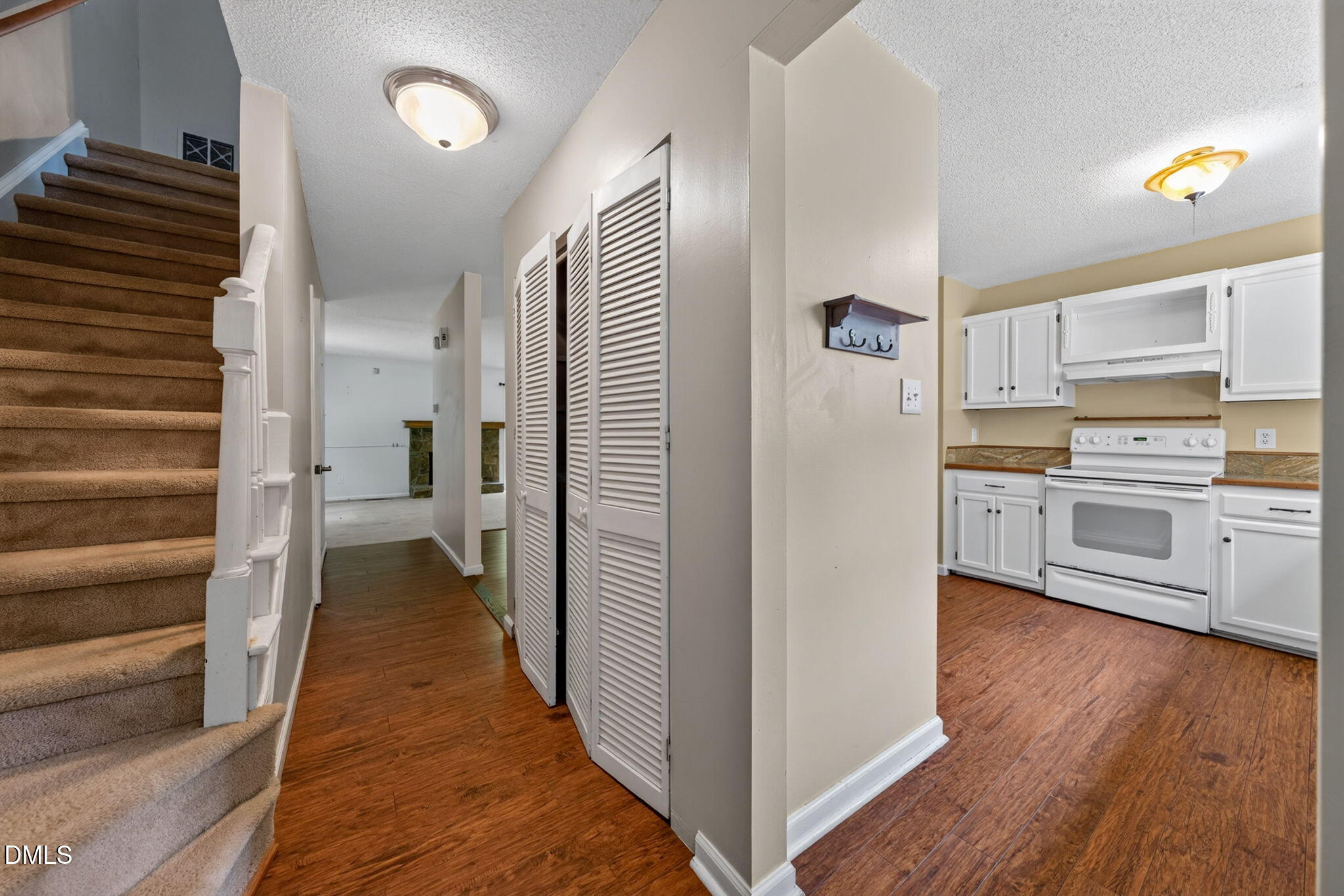 5701 Forest Lawn Court Property Photo 4