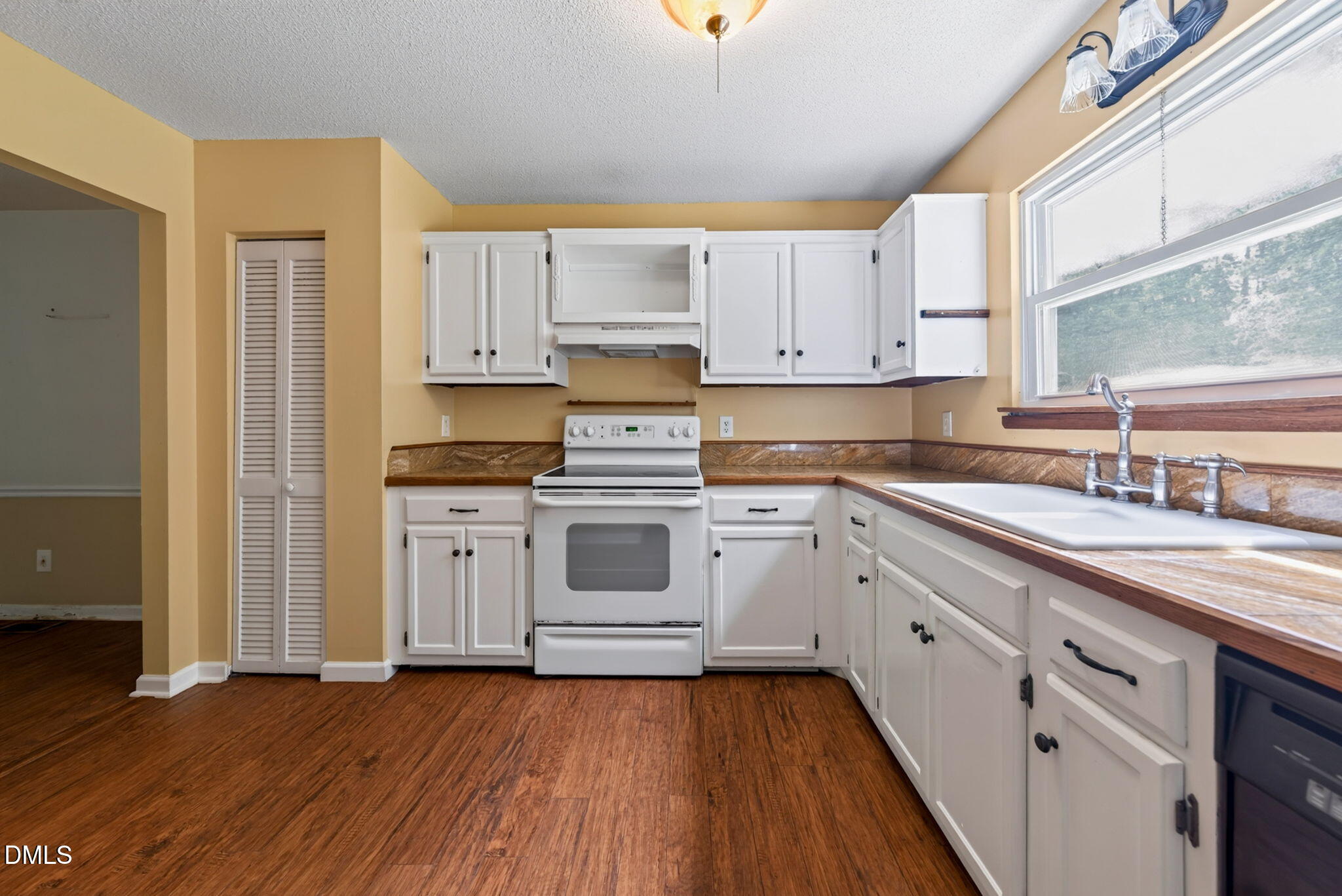 5701 Forest Lawn Court Property Photo 8