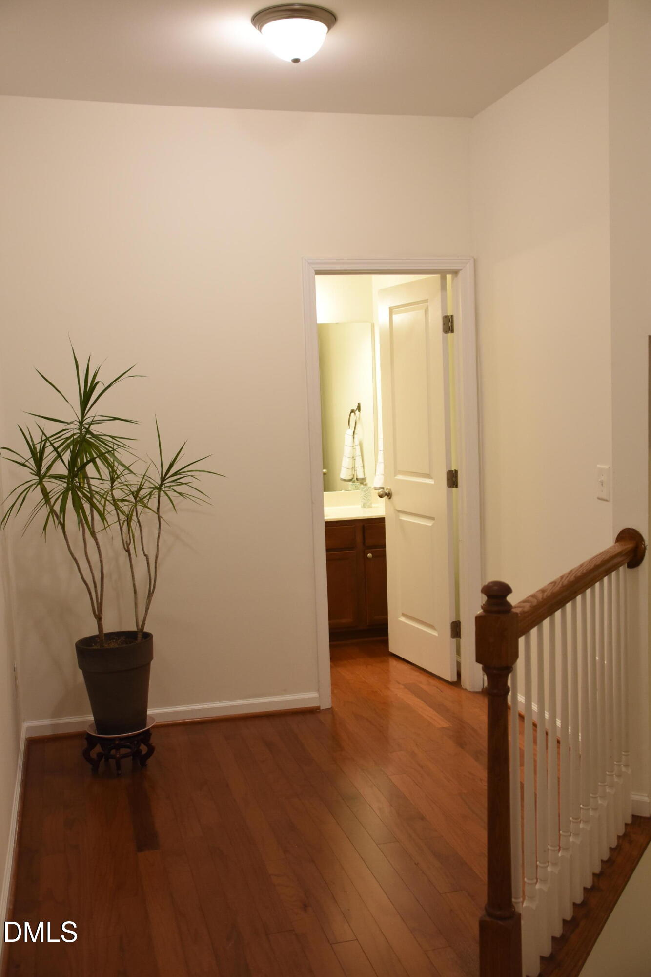 882 Queen City Crescent Property Photo 5