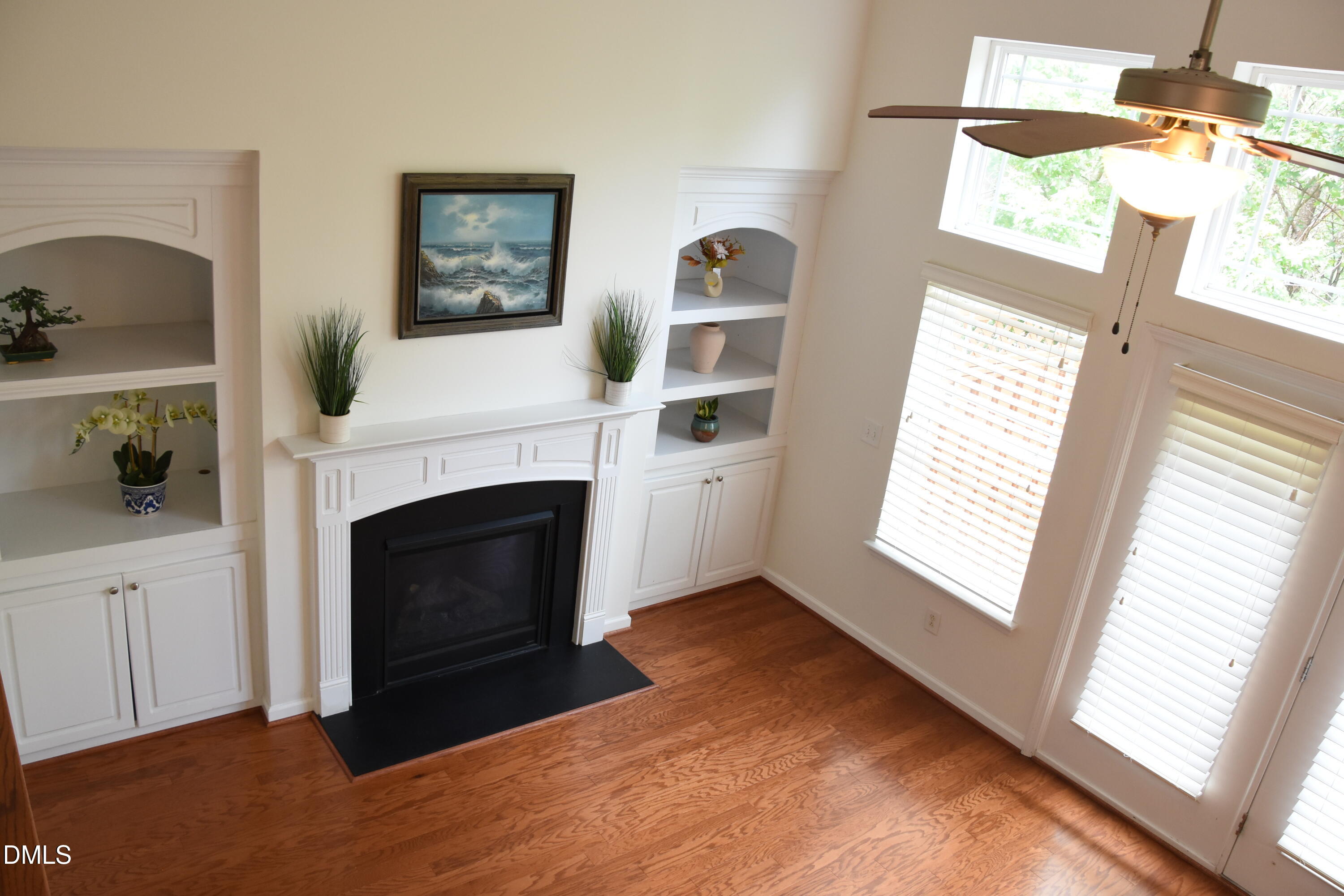 882 Queen City Crescent Property Photo 7